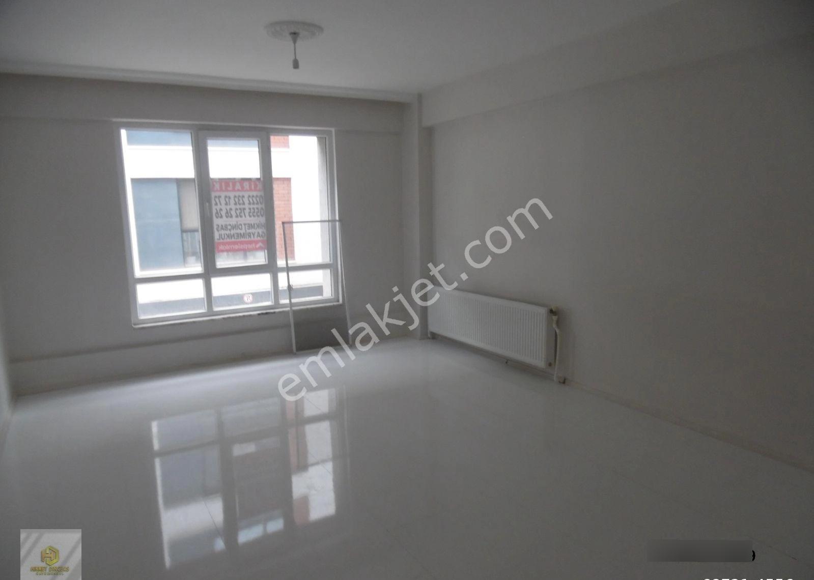 Çamlıca Mahallesinde Gündüz Ökçün Caddesi Yakını Kiralık 3+1 Daire - Görsel 13