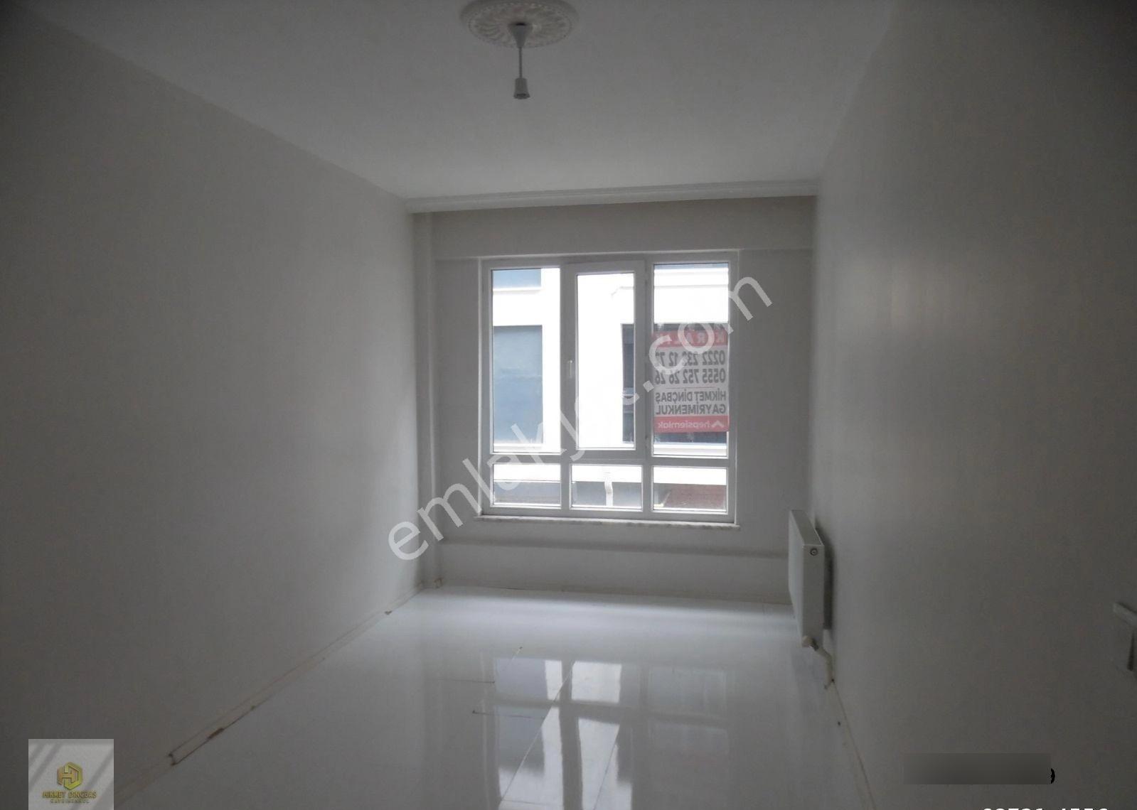 Çamlıca Mahallesinde Gündüz Ökçün Caddesi Yakını Kiralık 3+1 Daire