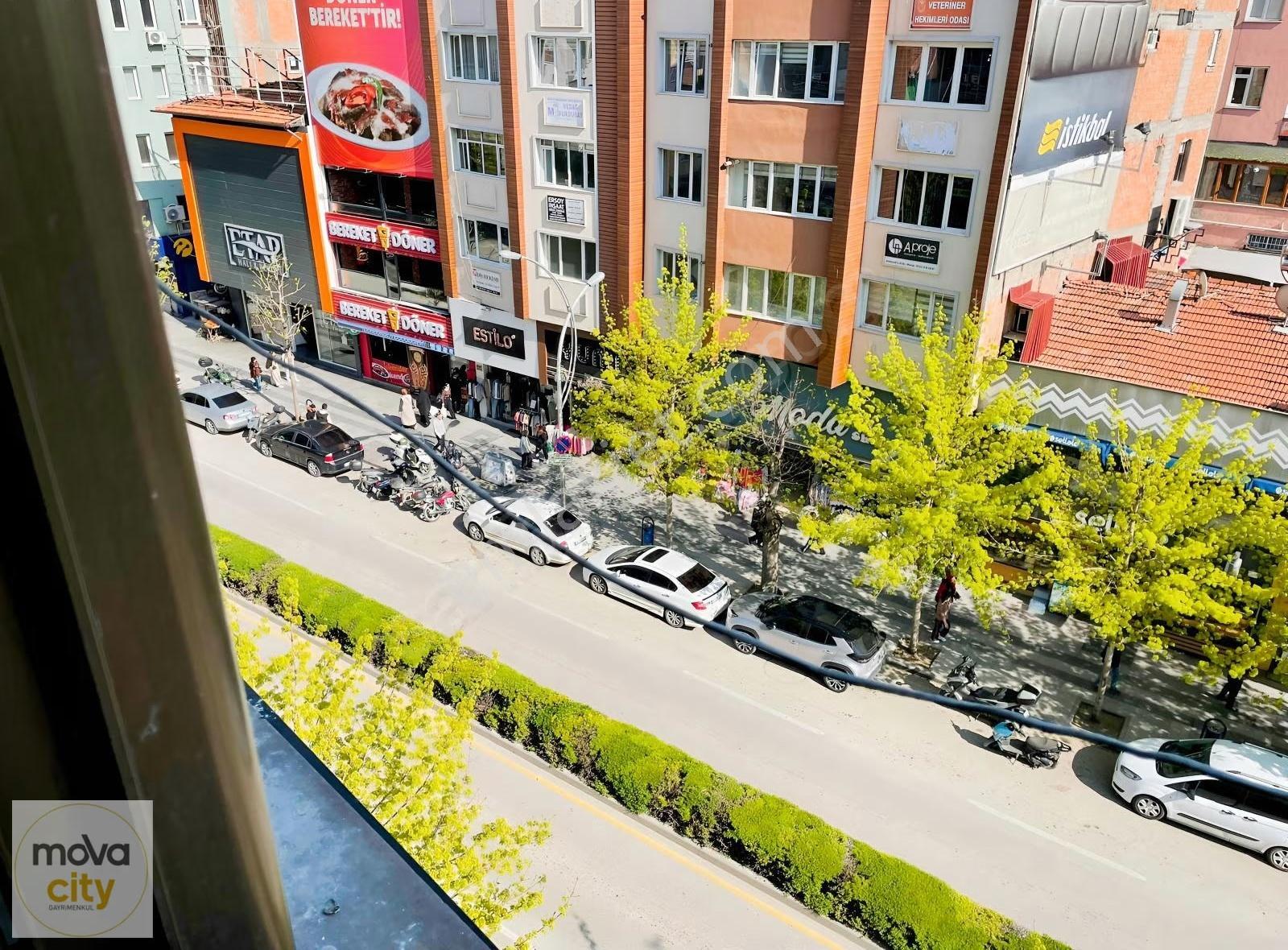 Gazi Caddesinde 3+1 Kiralık Ofis - Görsel 3