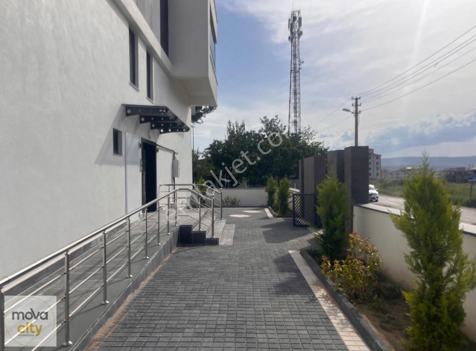 İdeal Panoramada 1+1 Güneybatı Cepheli Eşyalı Satılık Daire - Görsel 14
