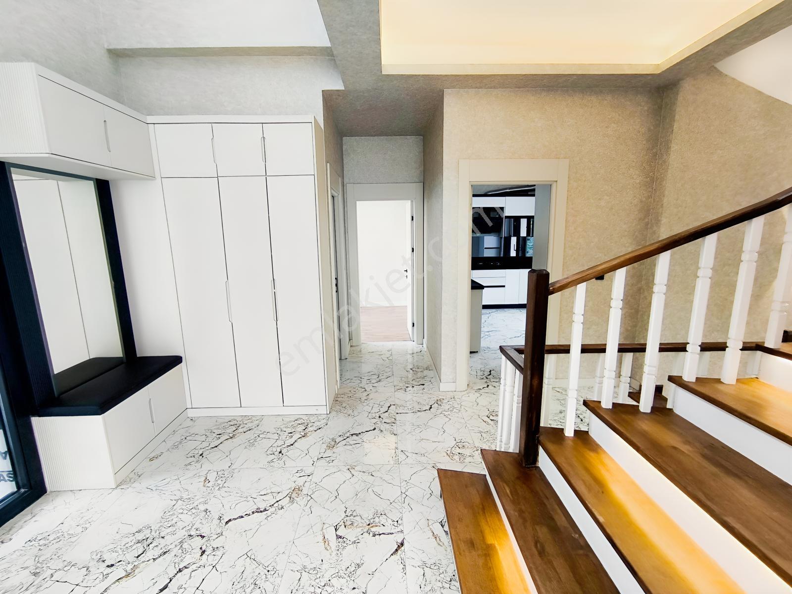 Bağlıcada Müstakil Girişli Kış Bahçeli 5+2 Sıfır Villa - Görsel 9