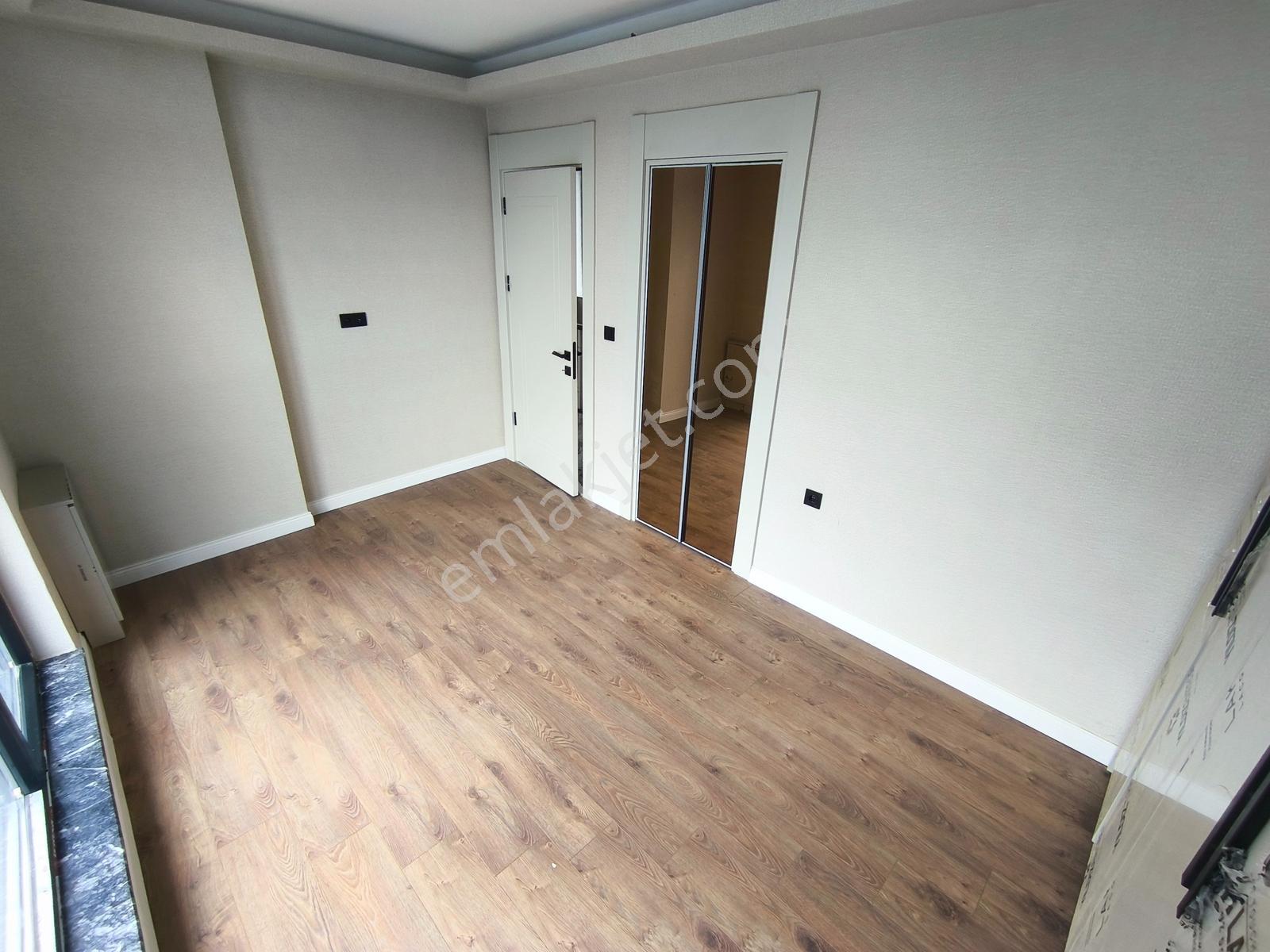 Bağlıcada Müstakil Girişli Kış Bahçeli 5+2 Sıfır Villa - Görsel 23