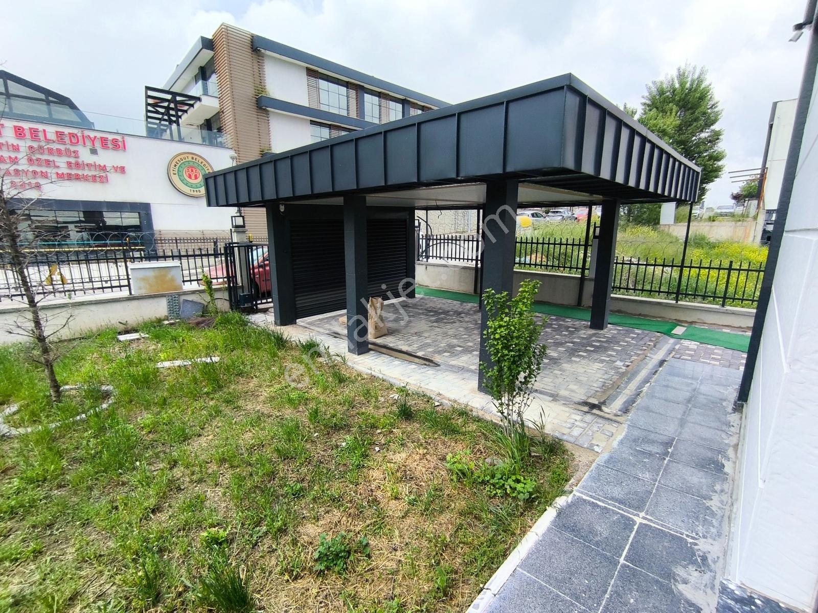 Bağlıcada Müstakil Girişli Kış Bahçeli 5+2 Sıfır Villa - Görsel 15