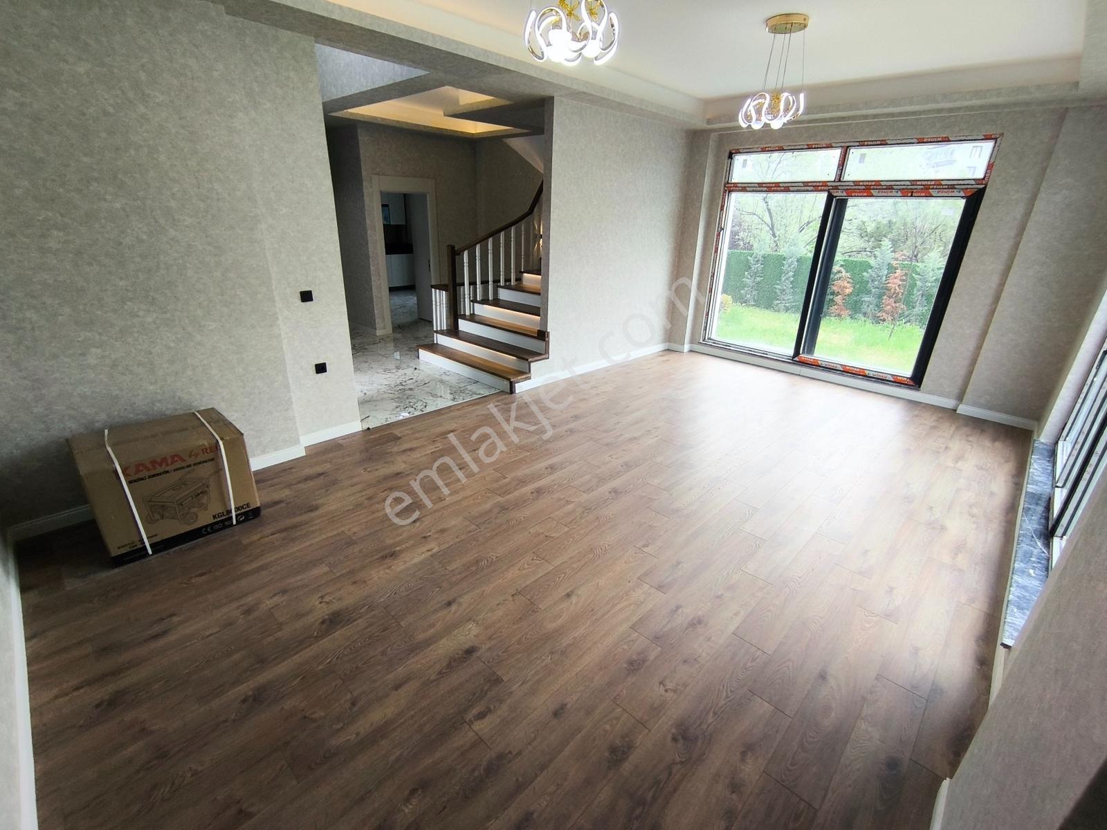 Bağlıcada Müstakil Girişli Kış Bahçeli 5+2 Sıfır Villa - Görsel 17