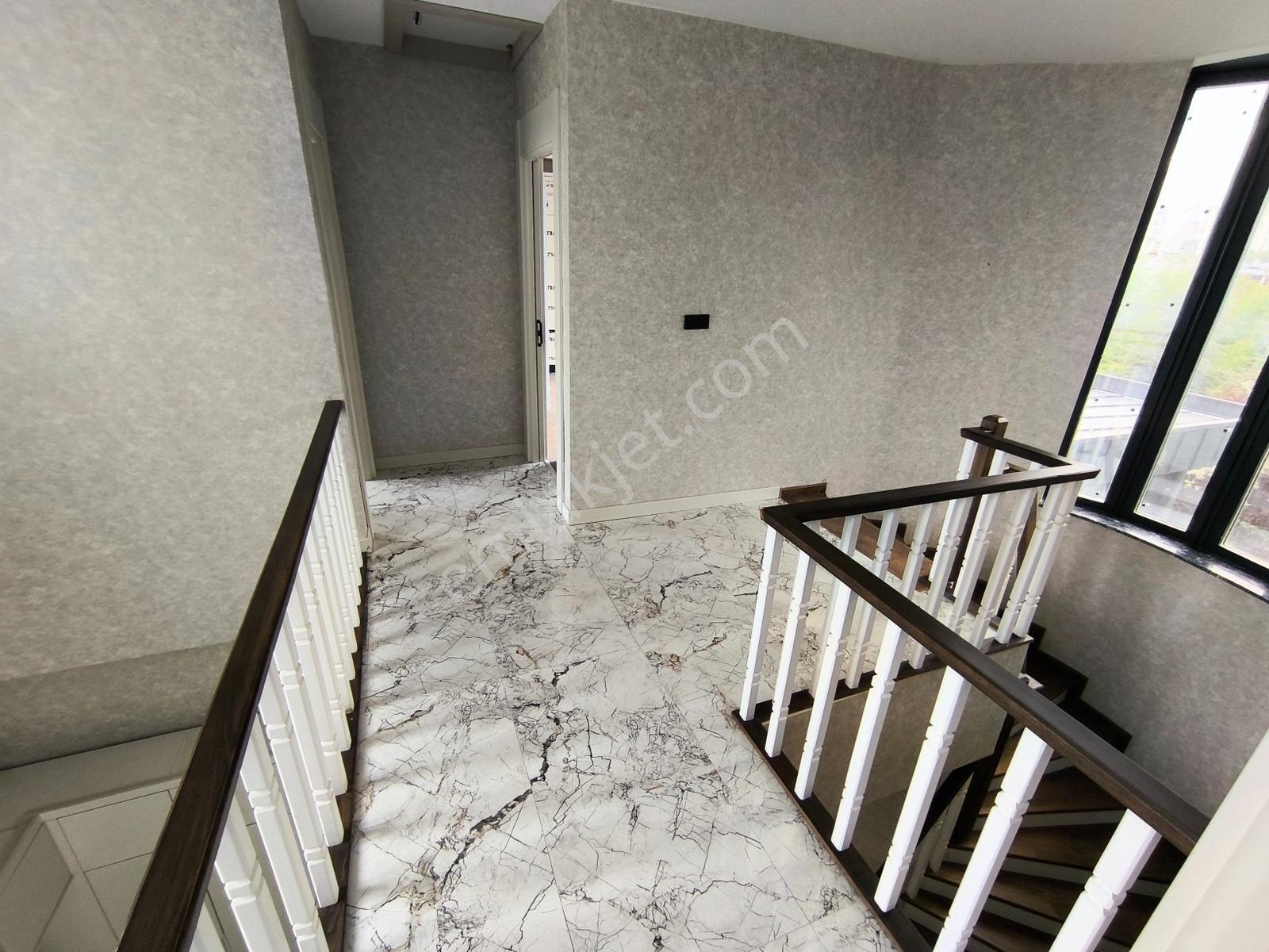 Bağlıcada Müstakil Girişli Kış Bahçeli 5+2 Sıfır Villa - Görsel 29