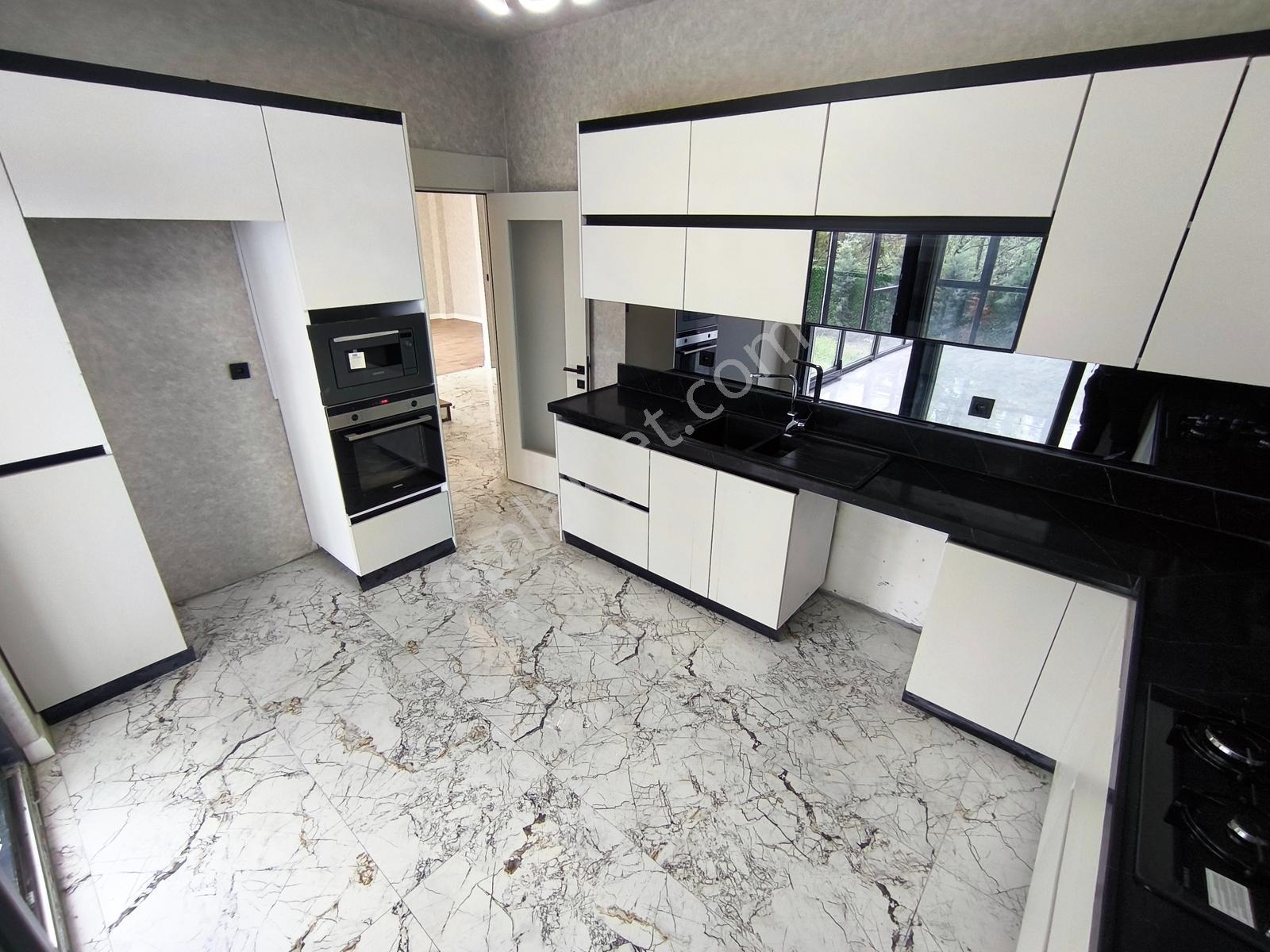 Bağlıcada Müstakil Girişli Kış Bahçeli 5+2 Sıfır Villa - Görsel 20