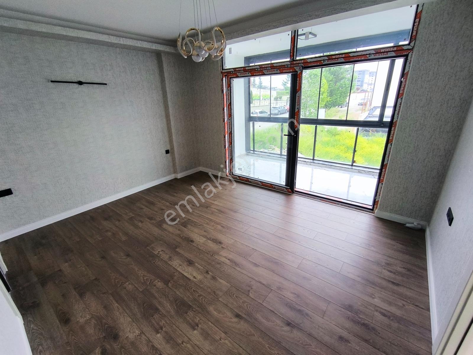 Bağlıcada Müstakil Girişli Kış Bahçeli 5+2 Sıfır Villa - Görsel 13