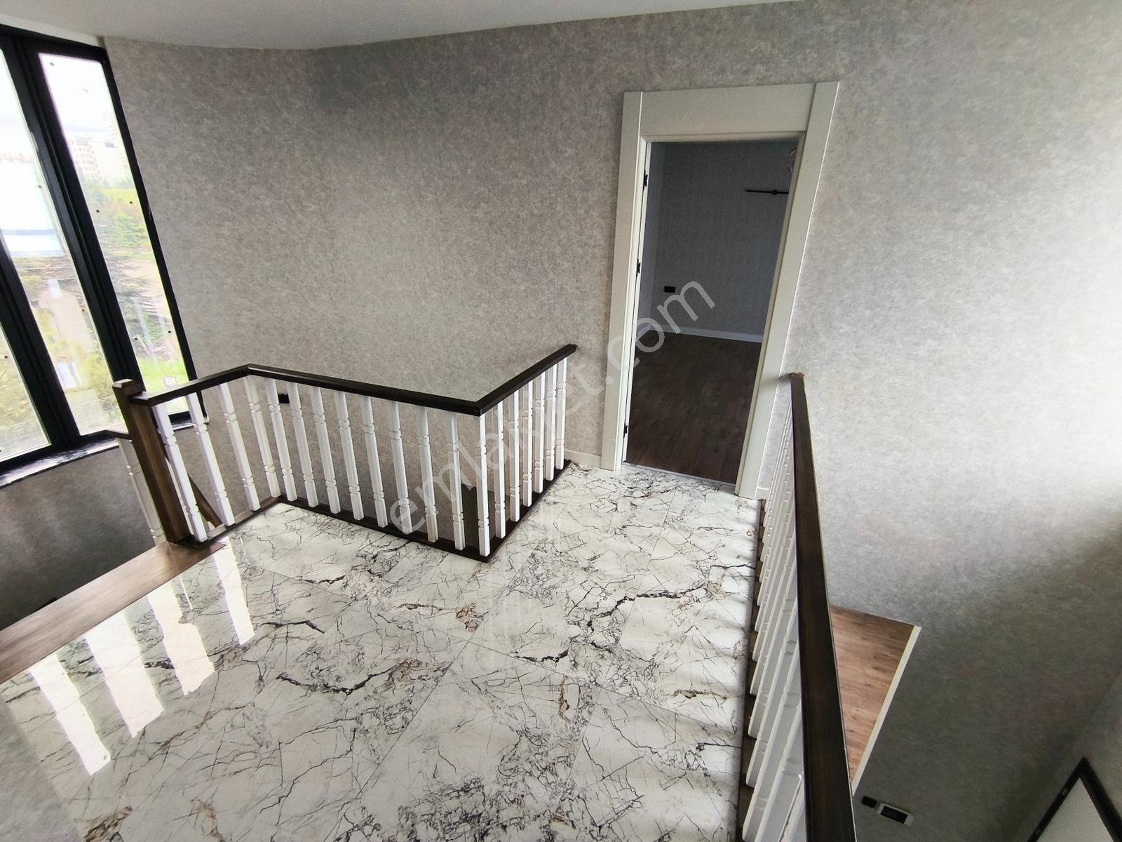 Bağlıcada Müstakil Girişli Kış Bahçeli 5+2 Sıfır Villa - Görsel 28