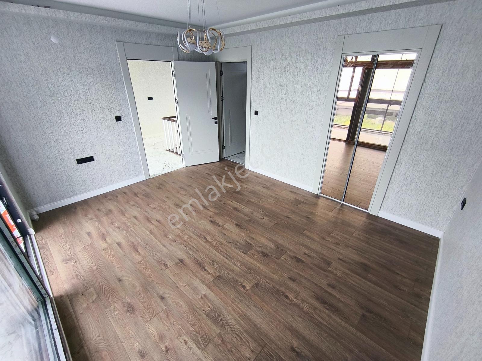 Bağlıcada Müstakil Girişli Kış Bahçeli 5+2 Sıfır Villa - Görsel 18