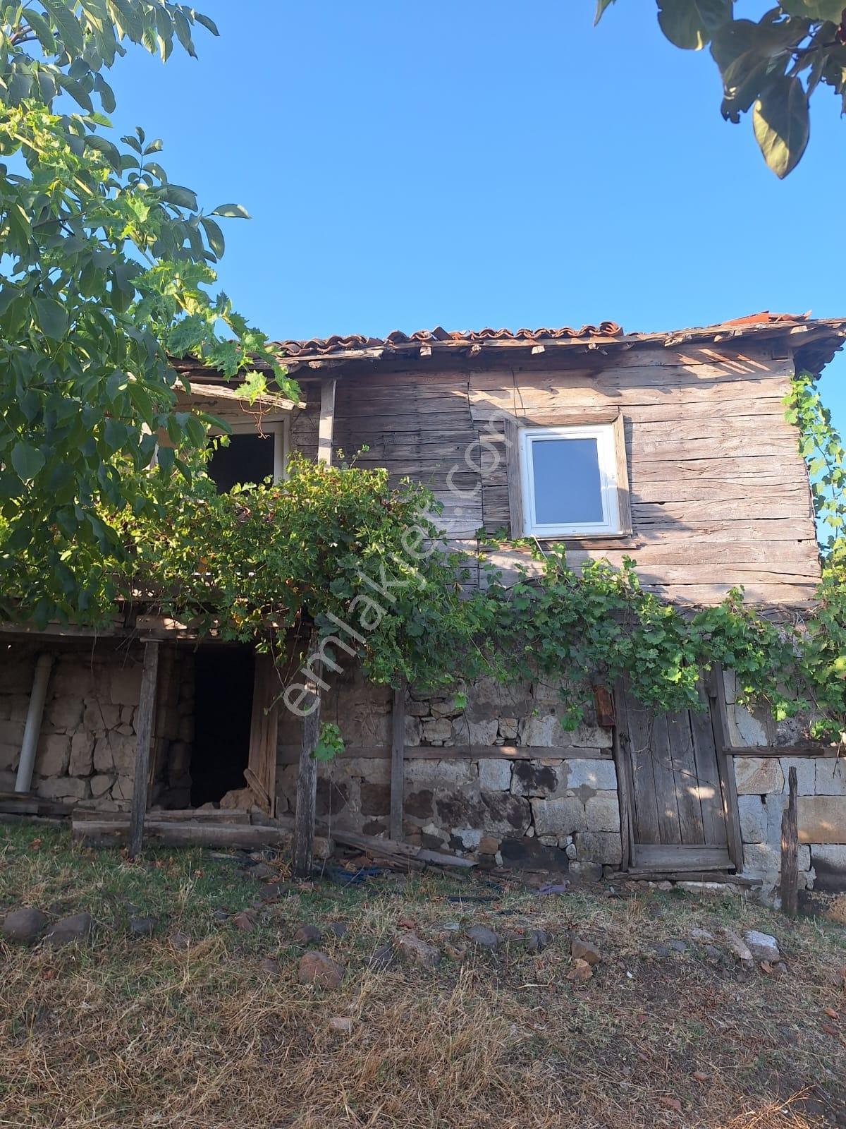 Kerim'den Satılık 1080m2 İçinde Avlulu Kargir Köy Evi - Görsel 4