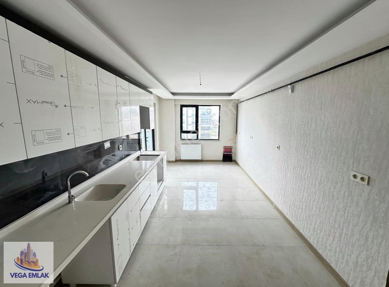 Vega Emlak'tan Güneşevler Cepheli 3+1 Sıfır Site Dairesi