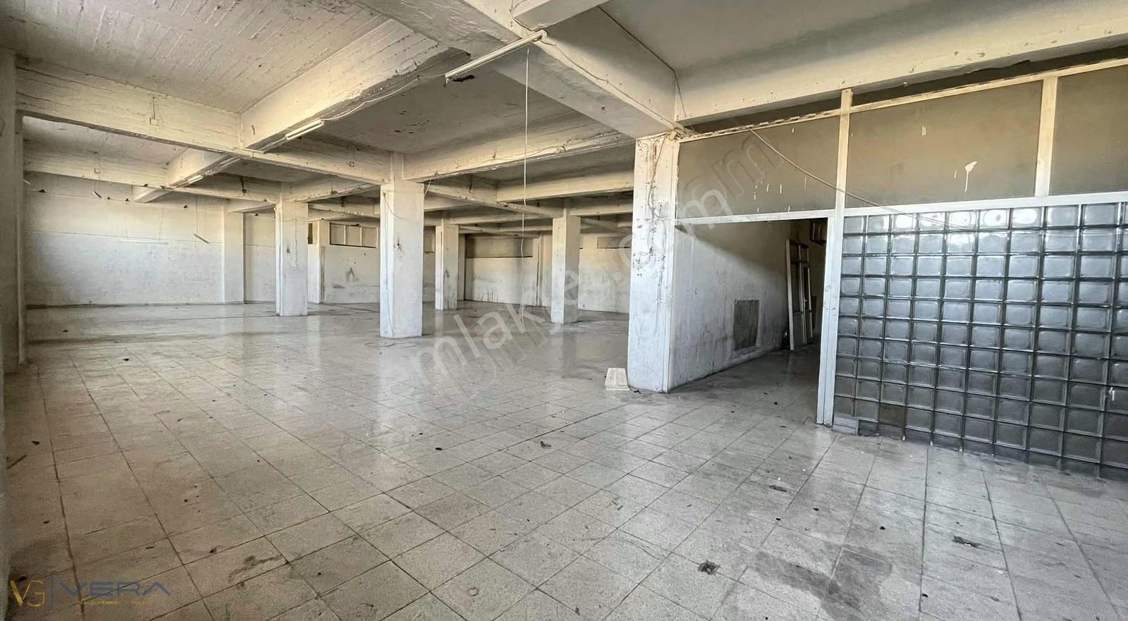 Vera'dan Ünaldıda 1. Kat 900 M2 Kullanımlı İmalathane