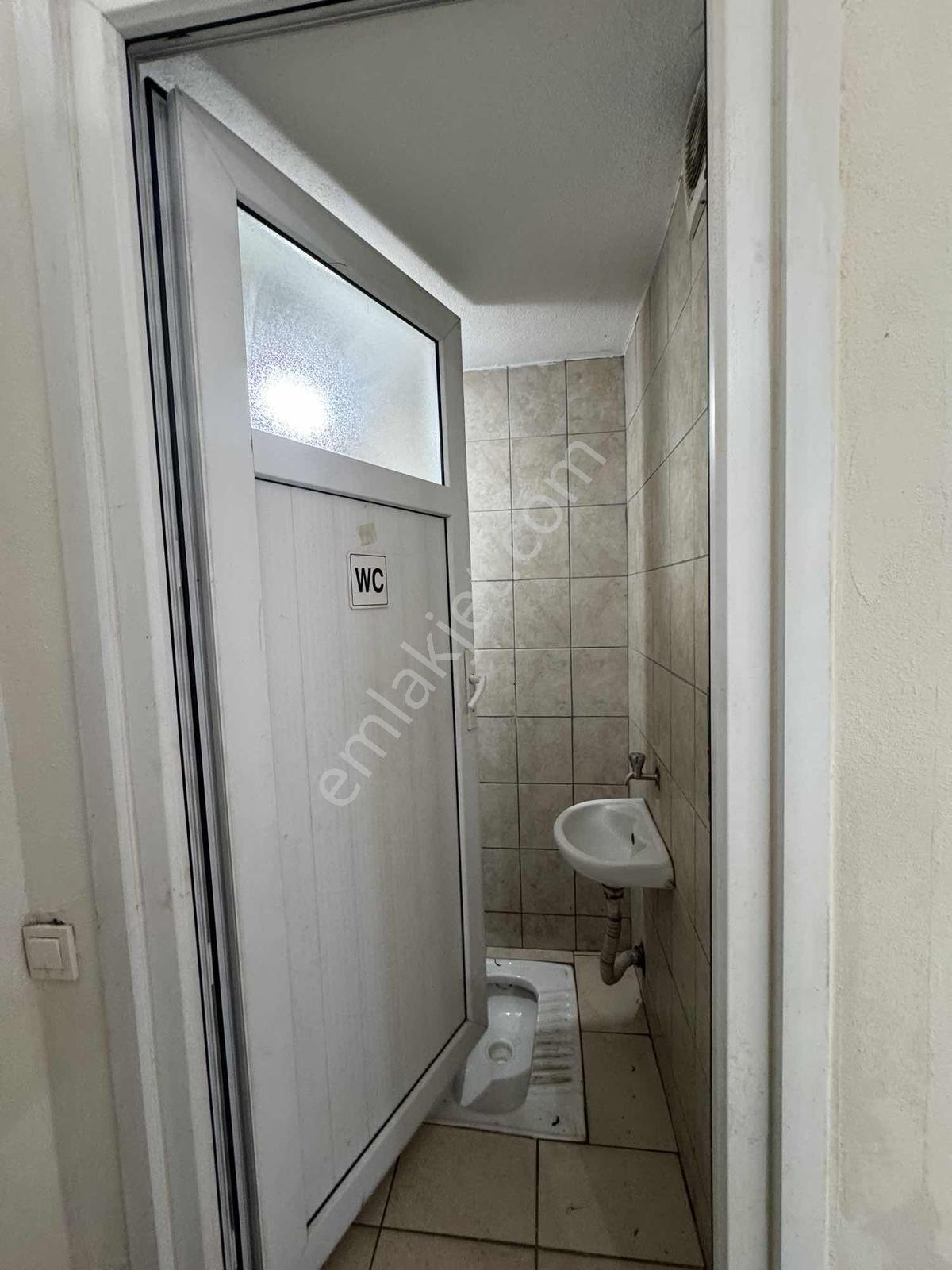 Çekmeköy Cumhuriyet Mahallesinde Kiralık Dükkan 3 Yol Agzı - Görsel 2