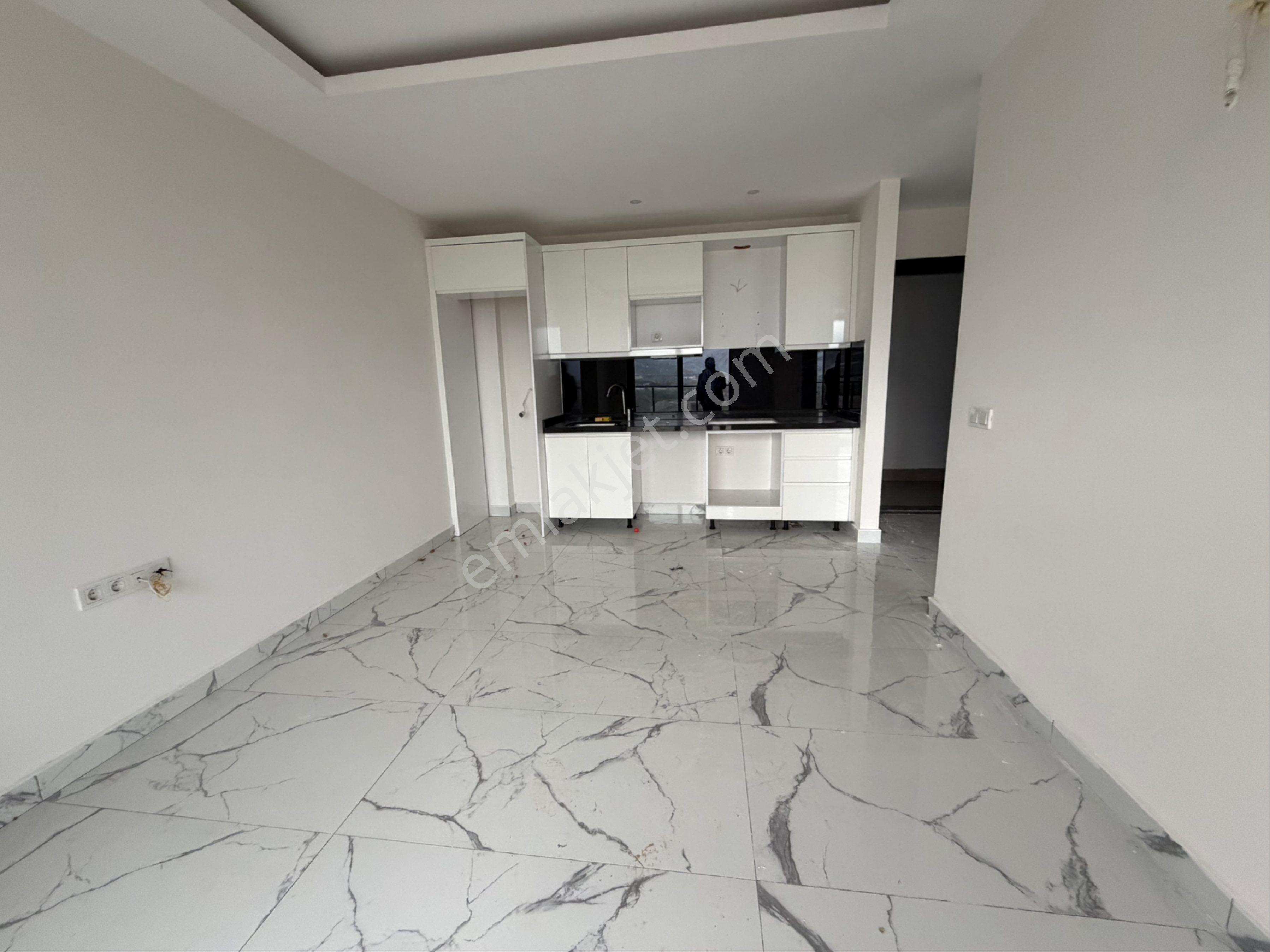Alanya Mahmutlar Mahallesinde Full Havuz & Deniz Manzaralı Kiralık 1+1 Daire
