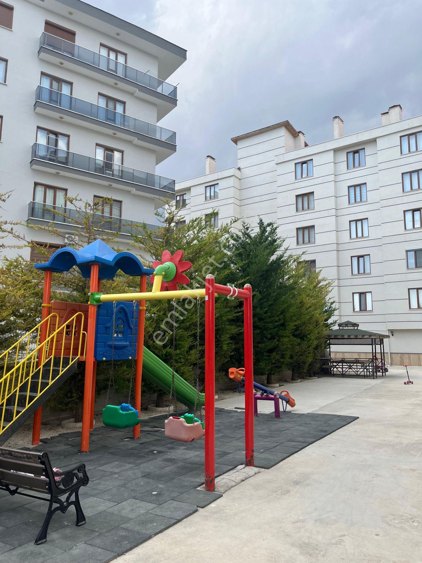 Sahibinden Site İçi Kapalı Otoparklı Ara Kat 4+1 Lüks Daire - Görsel 28