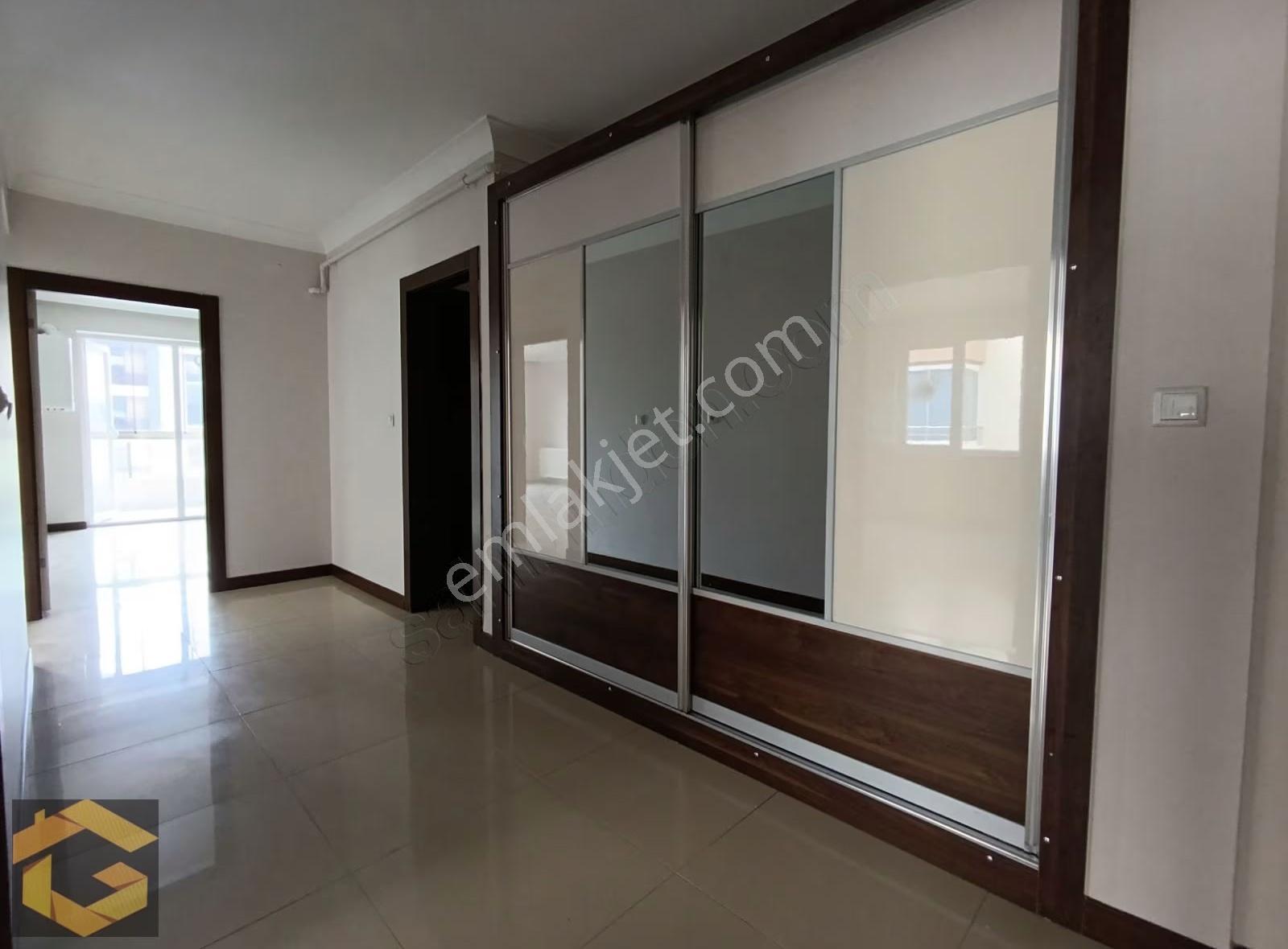 Yıldıztepe Mahallesi Full Yapılı Arakat Cadde Üzeri Satılık 3+1