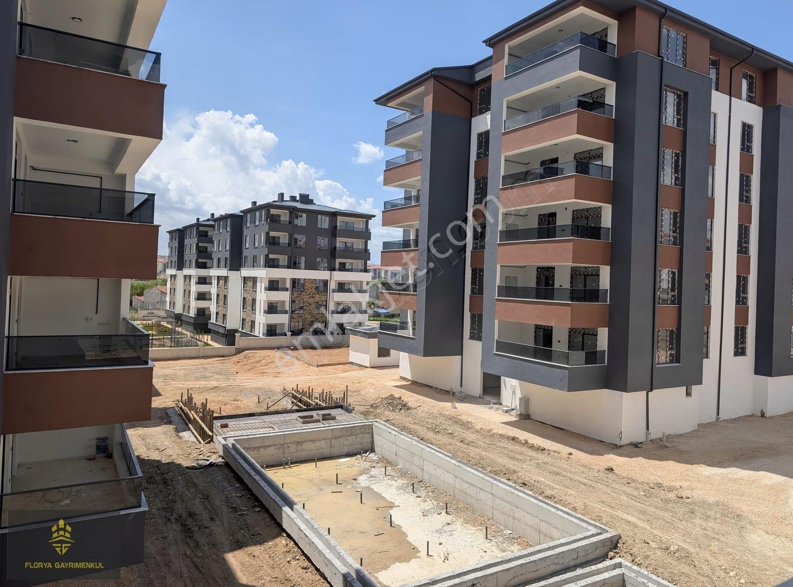 Havuzlu Site İçi Satılık Lüks 2+1 Köşe Daire Arakat - Görsel 10