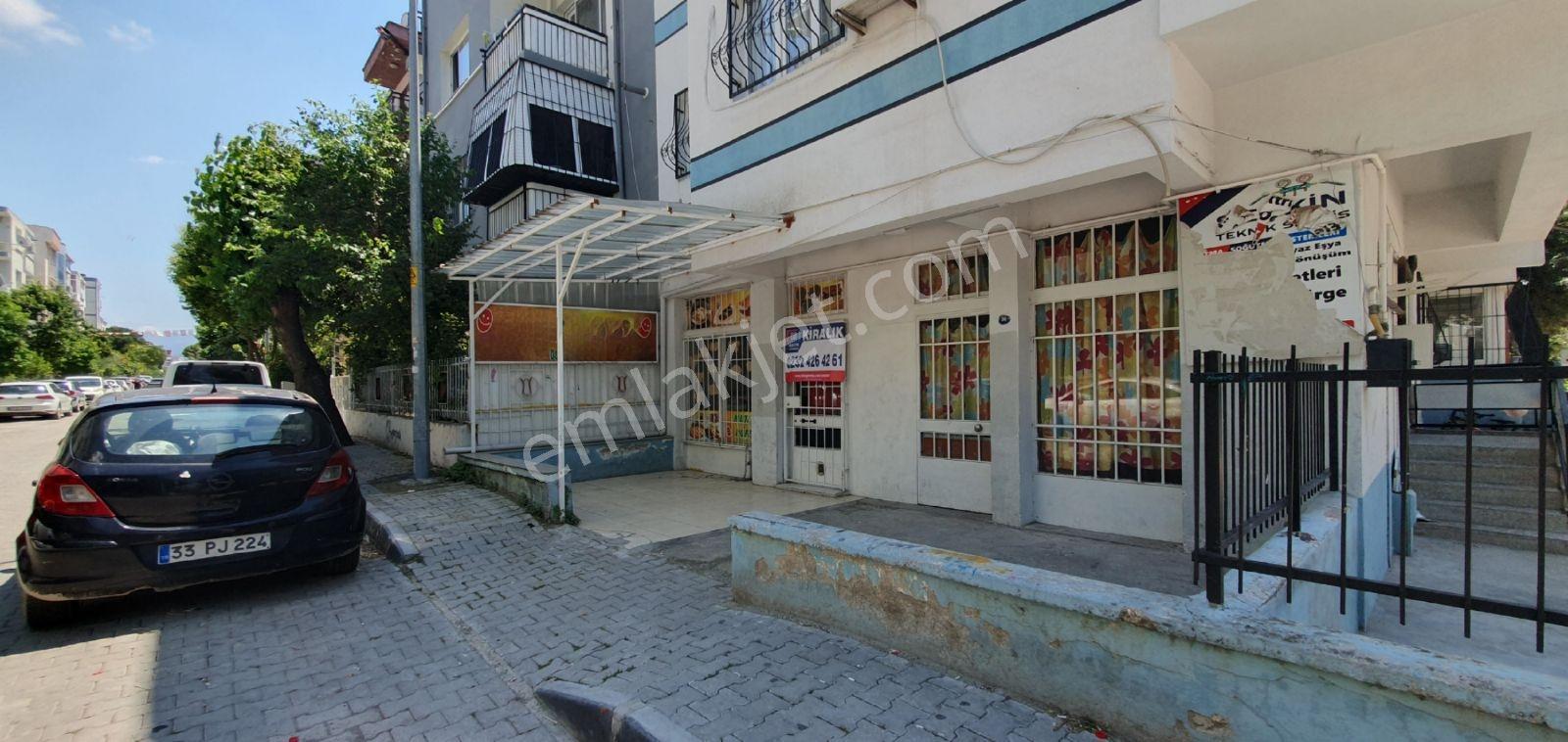 Buca Barış Mahalleside Kiralık Köşe Dükkan ..