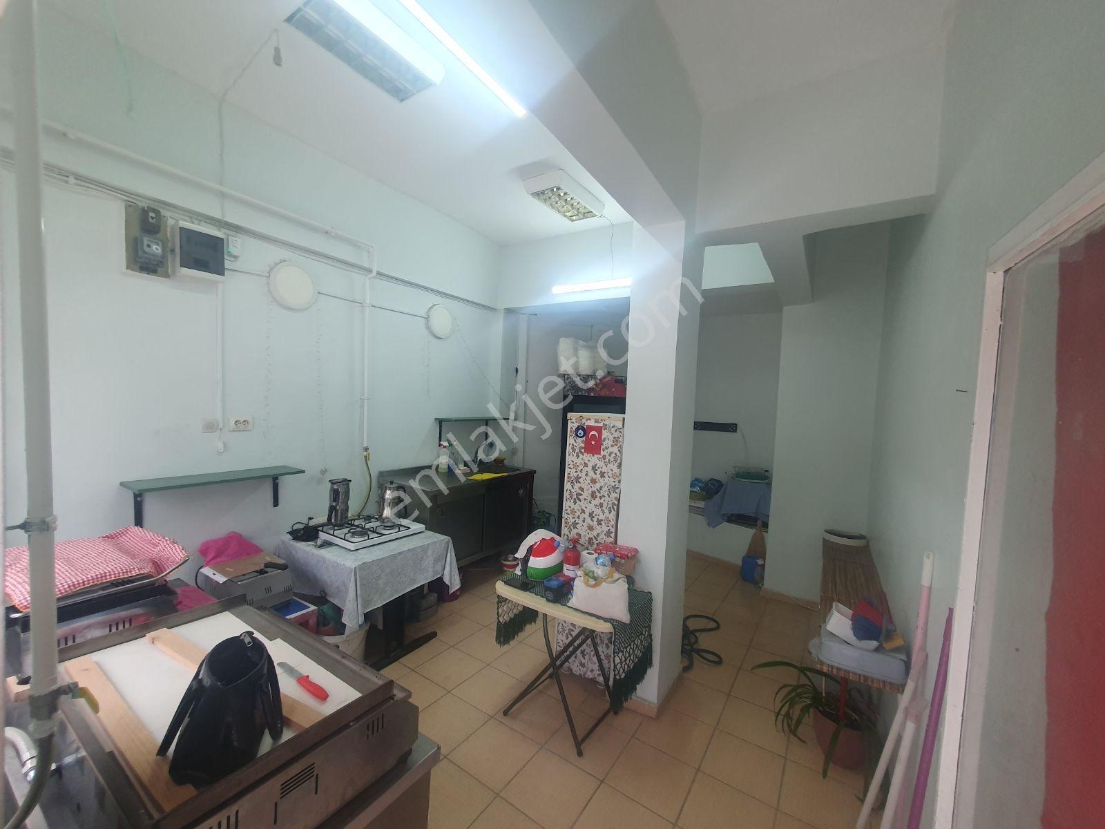 Buca Barış Mahalleside Kiralık Köşe Dükkan .. - Görsel 11