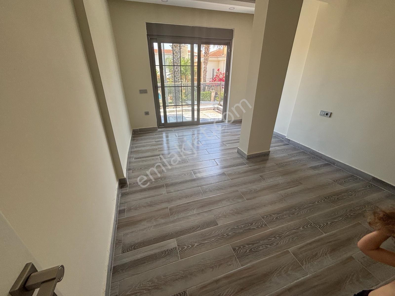 Kadriyede 4+1 Lüks Villa 350 M² Bahçe Havuz Yapımına Uygun - Görsel 23