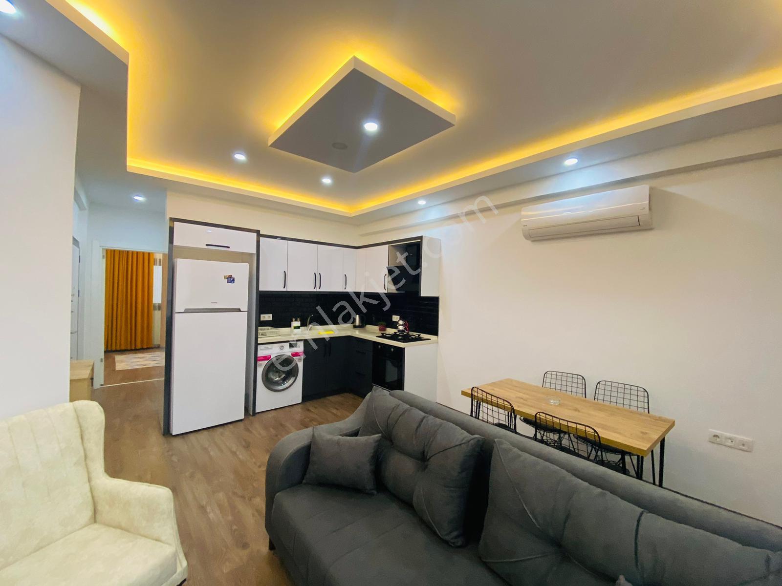 Kuşadası Merkezde Heryere Yürüyüş Mesafesinde 1+1 Kiralık Lüks Ferah Daire - Görsel 17