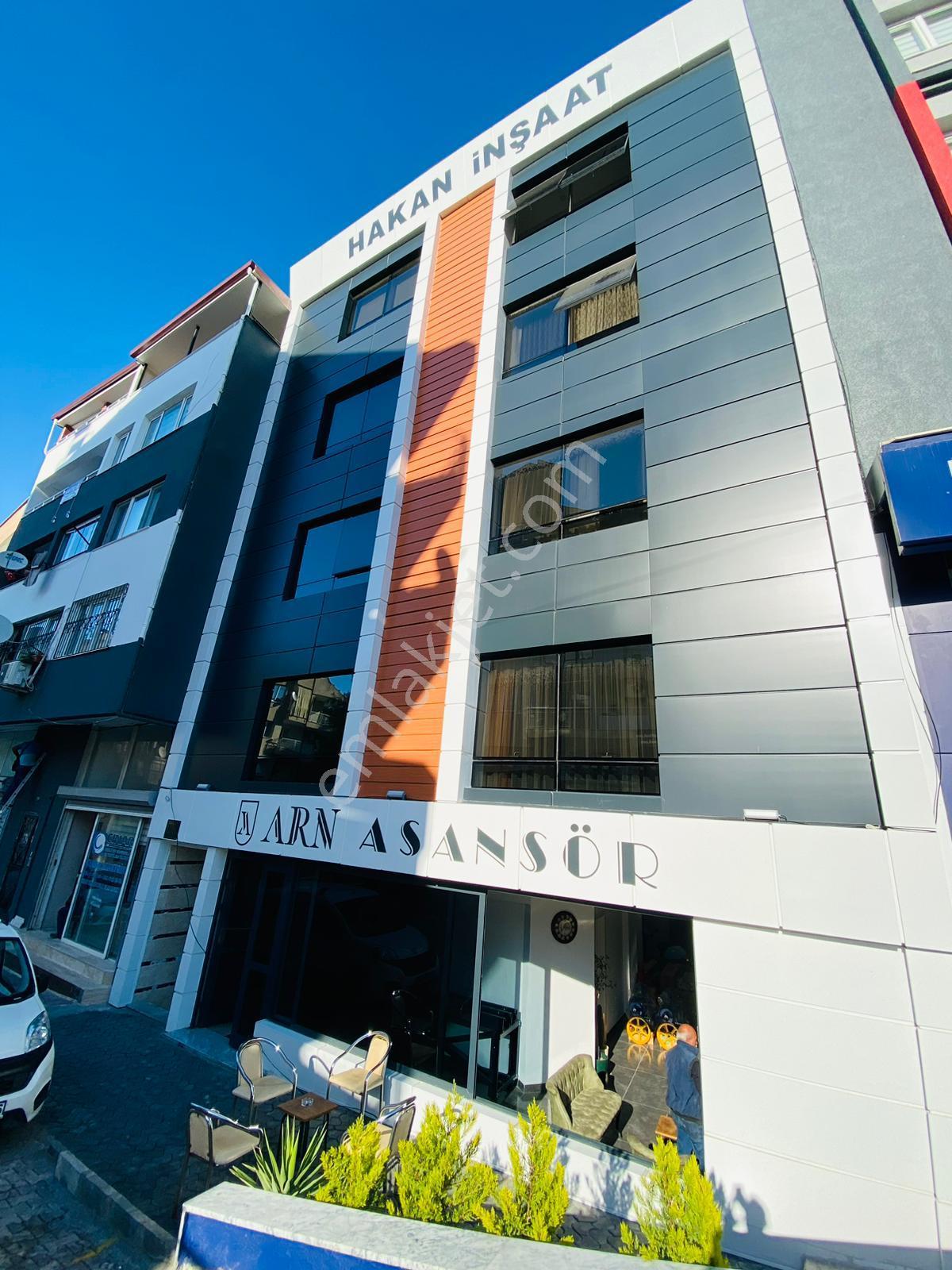 Kuşadası Merkezde Heryere Yürüyüş Mesafesinde 1+1 Kiralık Lüks Ferah Daire - Görsel 18