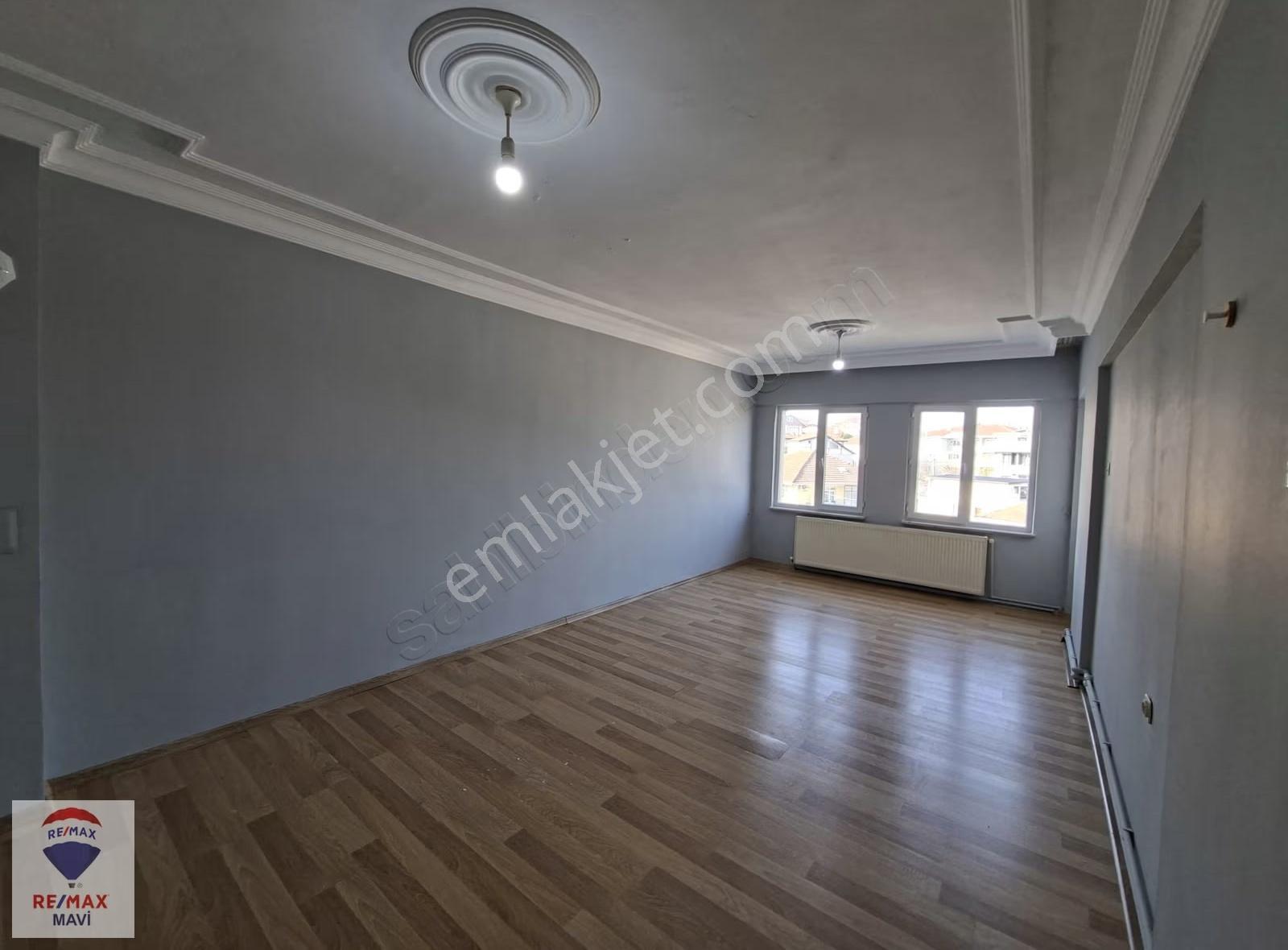 Re/max Mavi Den Serdivan / Kemalpaşa Mah.de Kiralık 3+1 Daire - Görsel 8