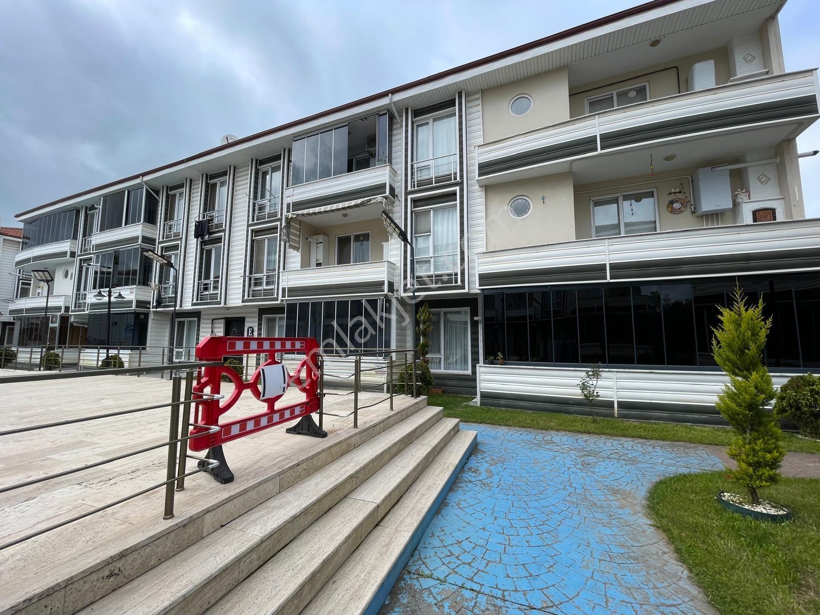 Karasu Yeni Mahallede Havuzlu Sitede Giriş Kat Ön Ceph 1+1 Daire - Görsel 17