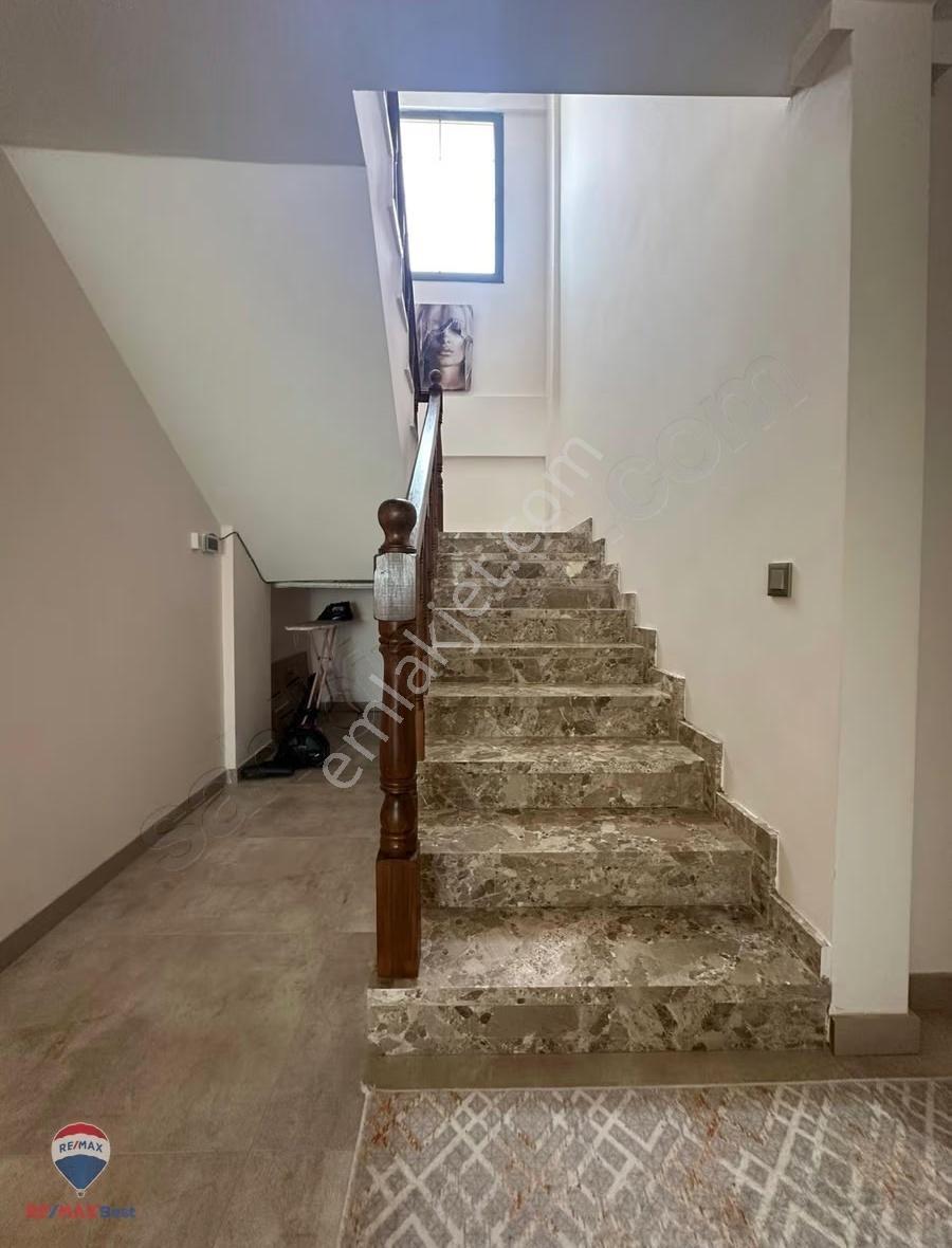 34 Remax Bestten Foçaköyde Satılık Müstakil Havuzlu 3+1 Villa - Görsel 2