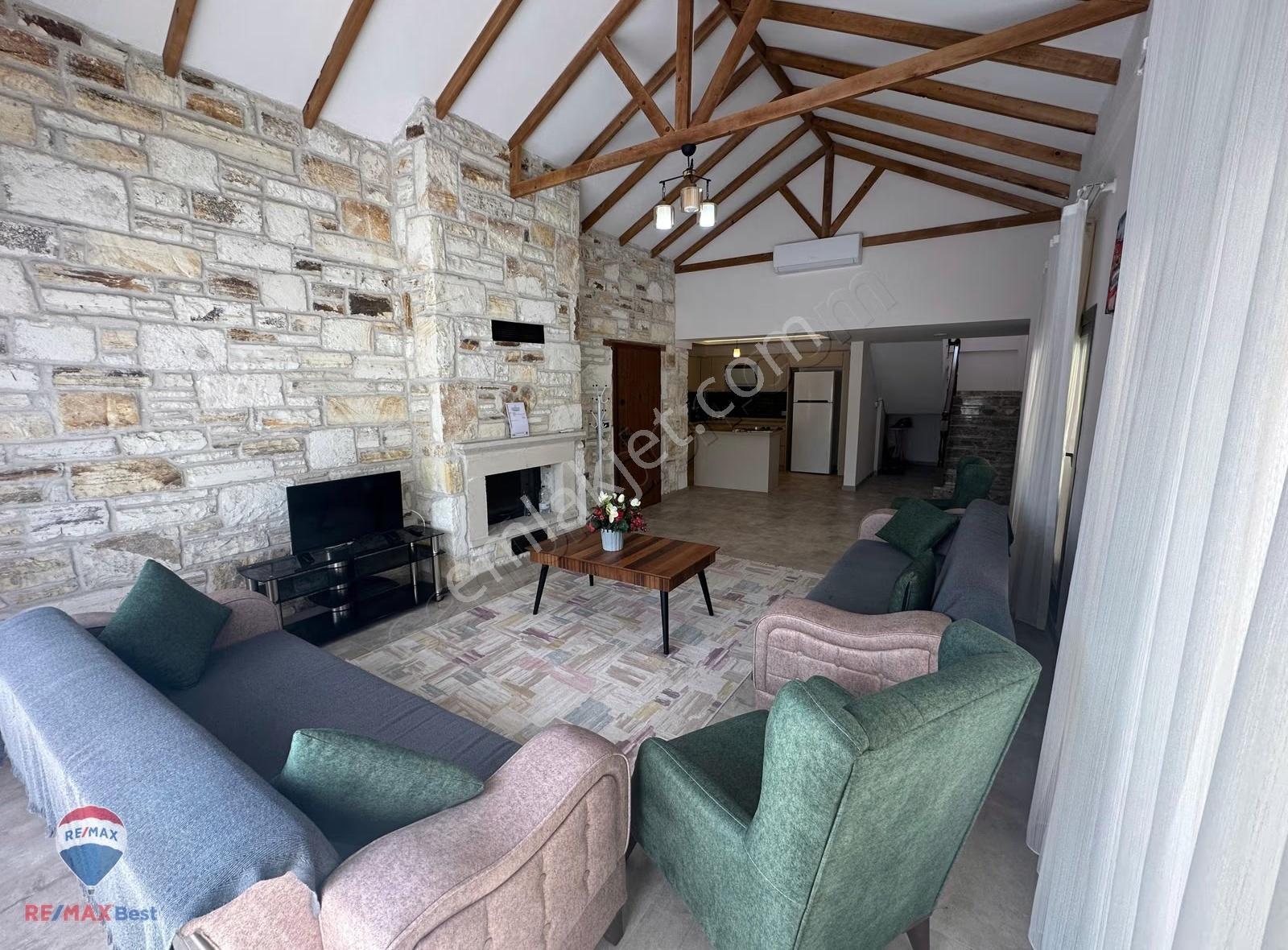 34 Remax Bestten Foçaköyde Satılık Müstakil Havuzlu 3+1 Villa - Görsel 31