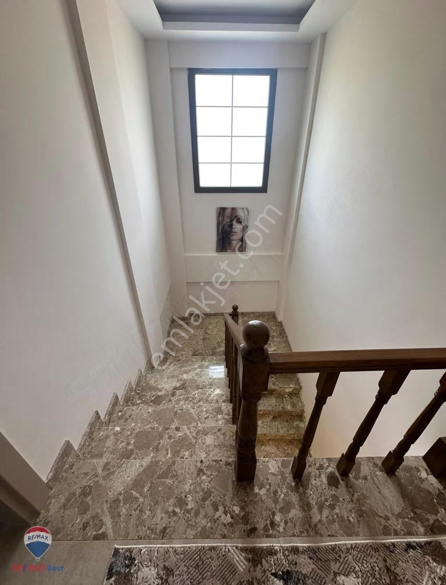 34 Remax Bestten Foçaköyde Satılık Müstakil Havuzlu 3+1 Villa - Görsel 9