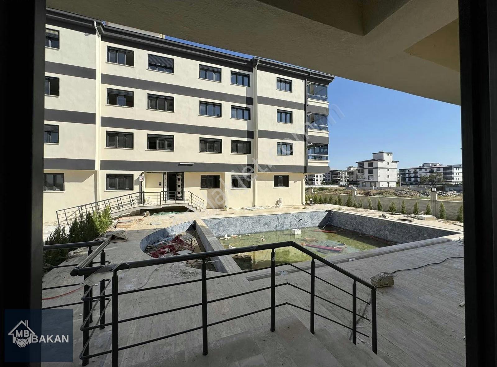 Bakan Dan Havuzlu Sitede Bahçeli 2+1 Kapalı Mutfak - Görsel 13