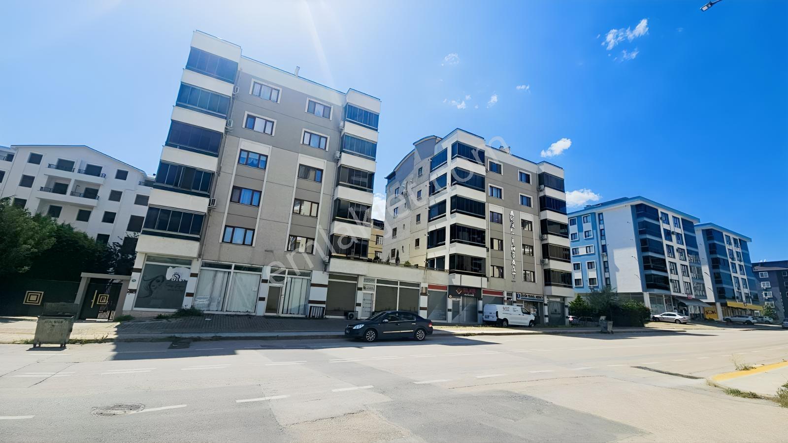 Kayalardan 3+1 Caddeüstü Manzaralı 180 M2 Ekstralı Lüks Dubleks - Görsel 22