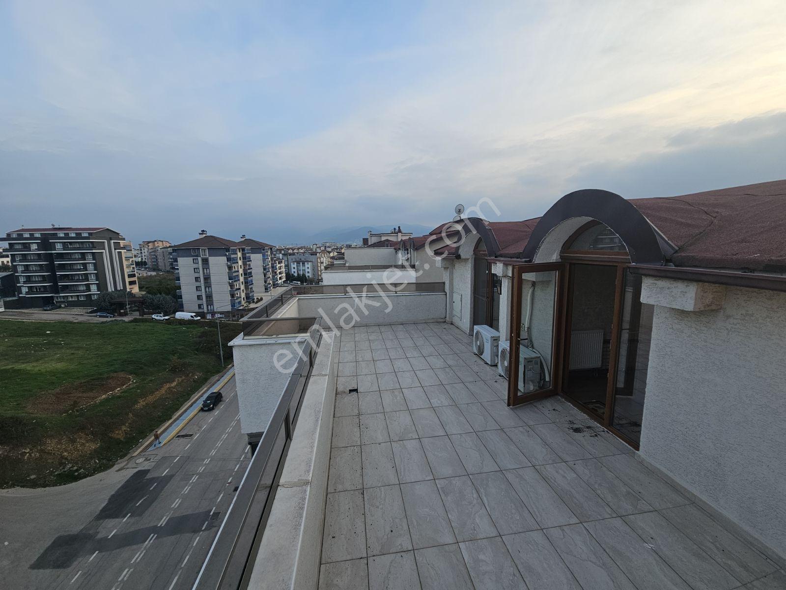 Kayalardan 3+1 Caddeüstü Manzaralı 180 M2 Ekstralı Lüks Dubleks - Görsel 28