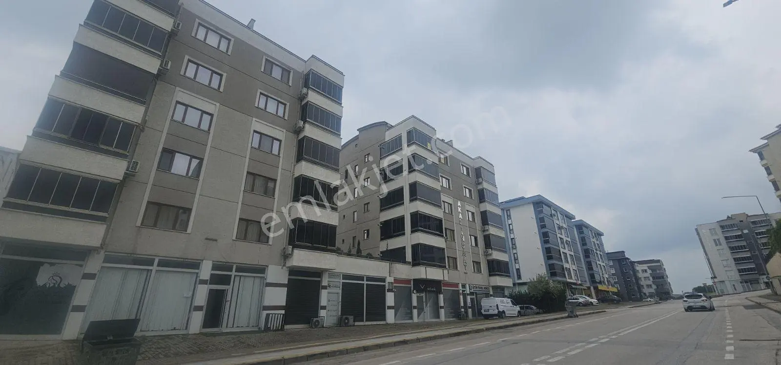 Kayalardan 3+1 Caddeüstü Manzaralı 180 M2 Ekstralı Lüks Dubleks
