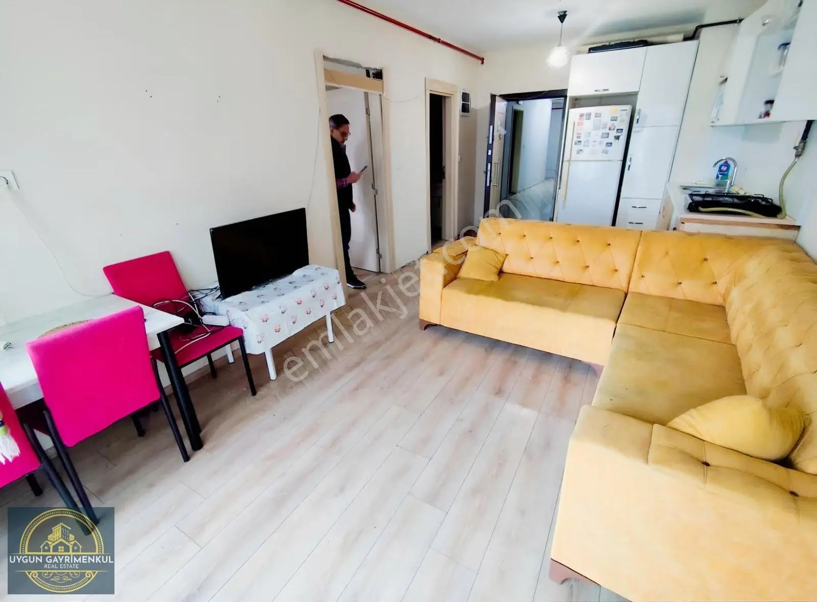 Fi Towers Sitesinde Kelepir Ara Kat Satılık 1+1 Daire - Görsel 2