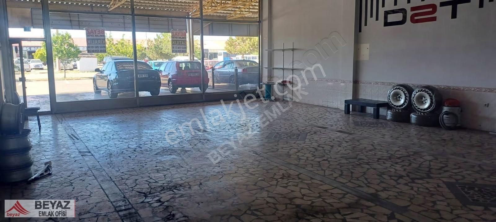 Beyaz Emlak'tan Galericiler Sitesinde Kiralık Dükkan - Görsel 4