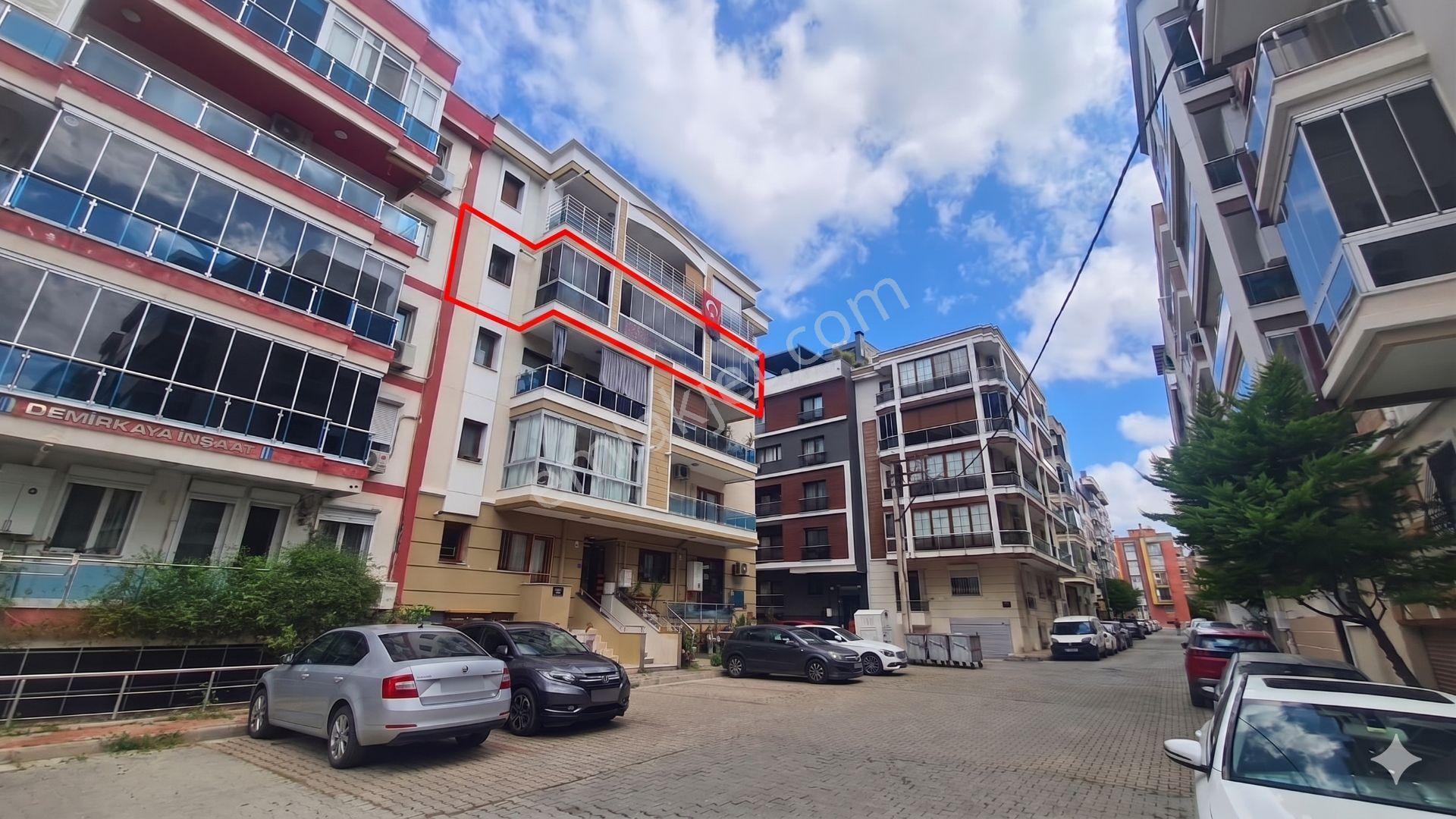 Karşıyaka Yalı' Da Müteahhit'in Kendi Dairesi Satılık Geniş 4+1 Otoparklı