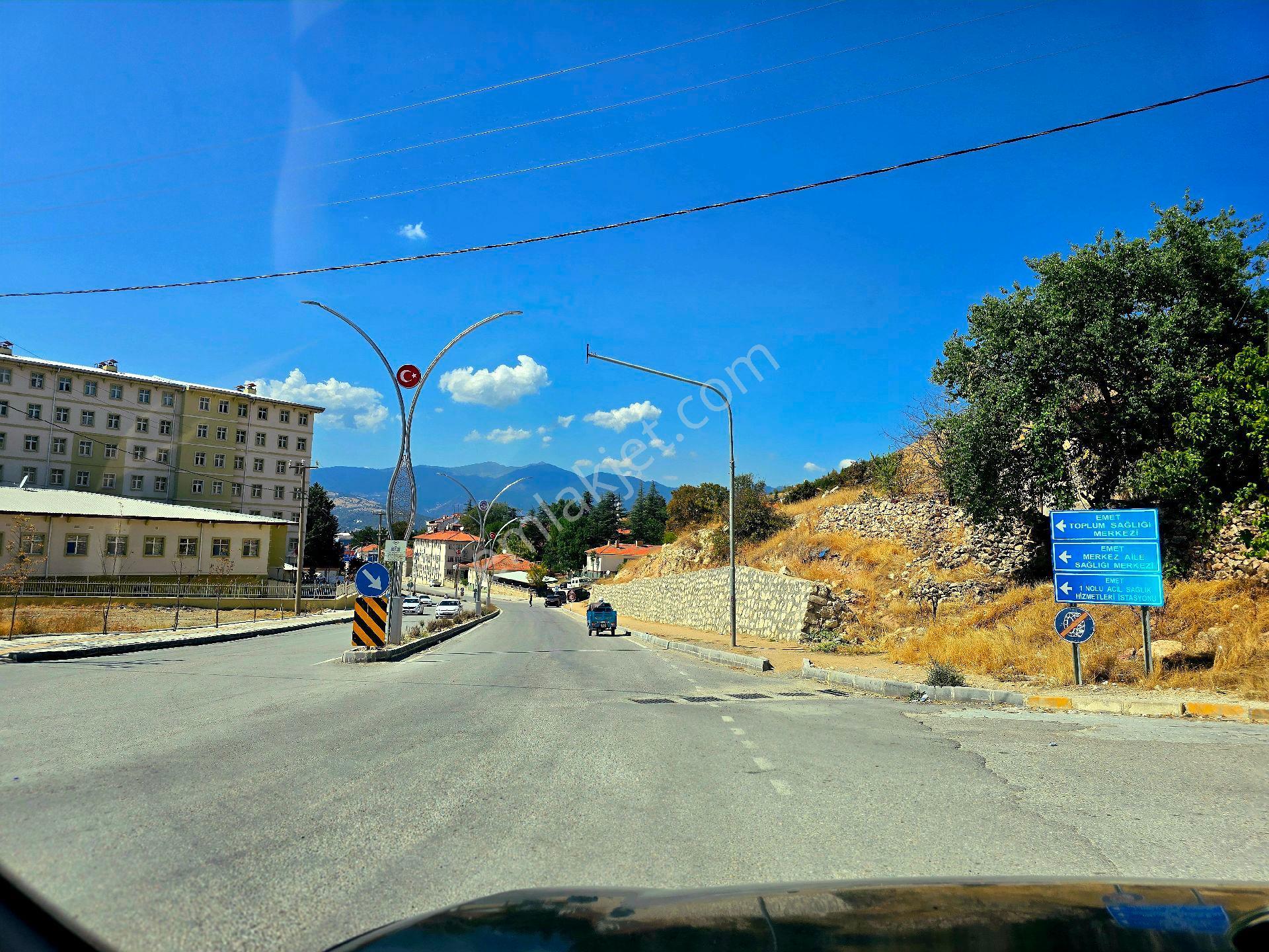Kütahya Emet Örencik'te Köy Otoyol Elk Su Çay Yanı 1463 M² Bakımlı Tarla. Açıklamada - Görsel 9