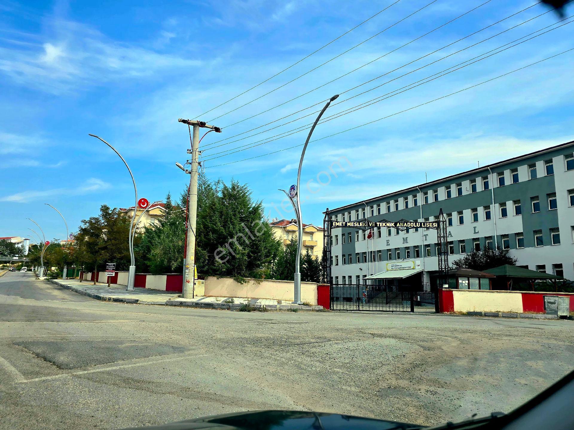 Kütahya Emet Örencik'te Köy Otoyol Elk Su Çay Yanı 1463 M² Bakımlı Tarla. Açıklamada - Görsel 5