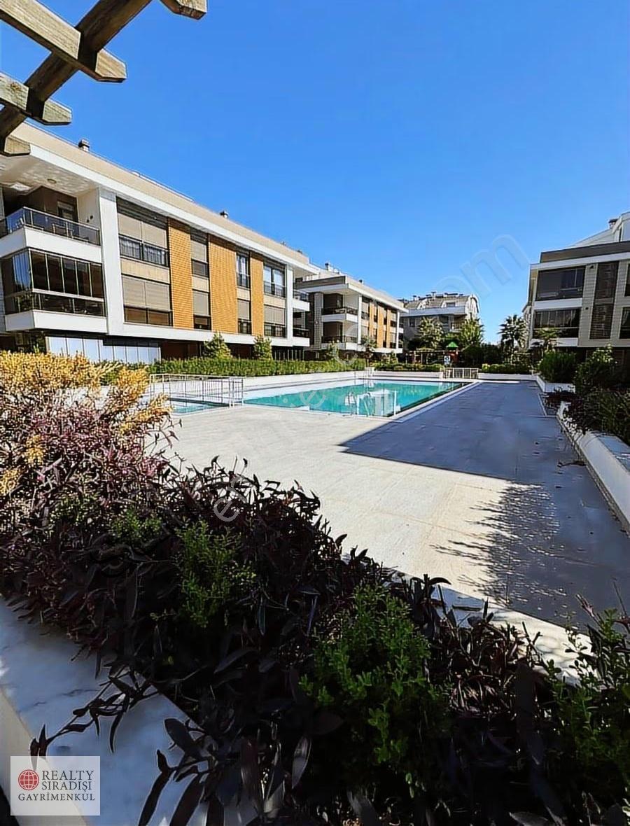 Realty Sıradışından Güzelbağda,donanımlı Sitede 2+1 Bahçe Katı