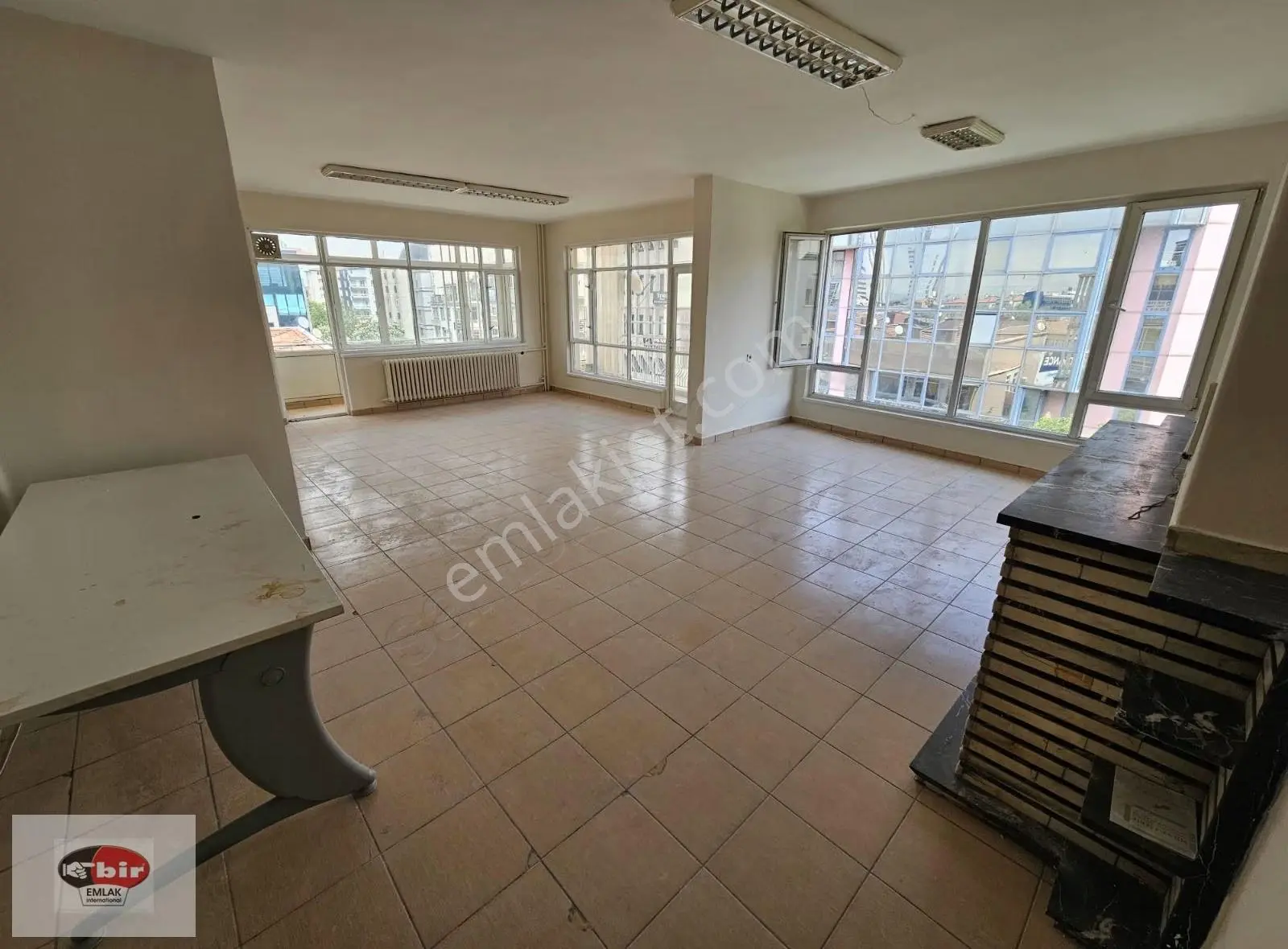 Tunalihilmi Caddesi Kuğulupark Yakını 140 M2 3+1 Kiralık Daire