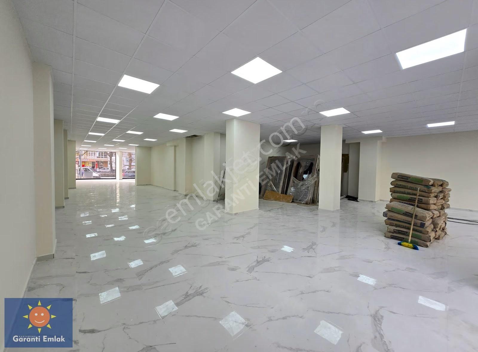 Garanti Emlak'tan Merkezde Ana Cadde Üzeri 350 M² Kiralık Dükkan - Görsel 14