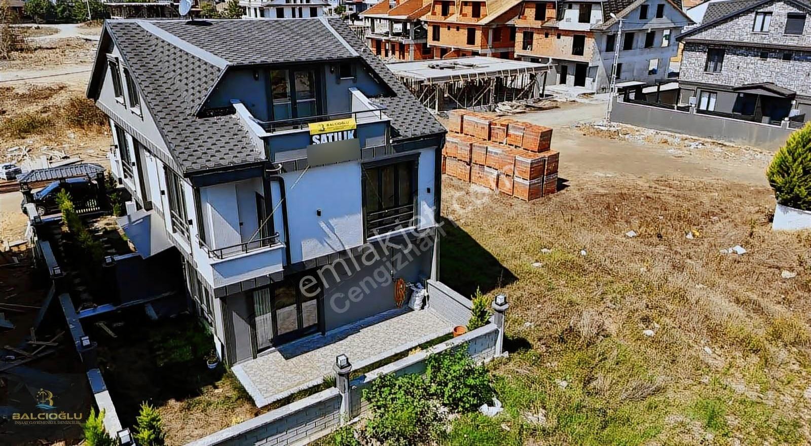 Balcıoğlundan Satılk Denize Yakn Eşyalı Bahçli Lüx Triblex Villa - Görsel 29