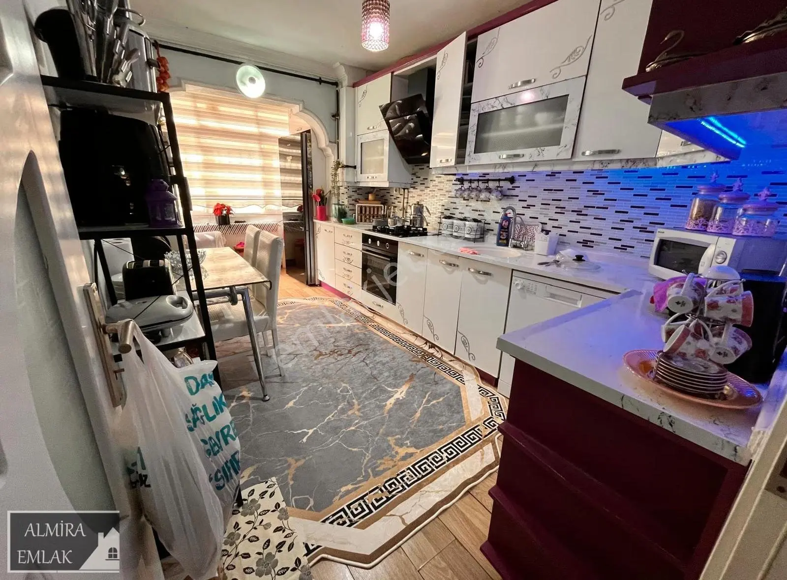 Yeşilyurtta 3+1 Daire 115m2 Ara Kat Bakmlı Köşe Daire