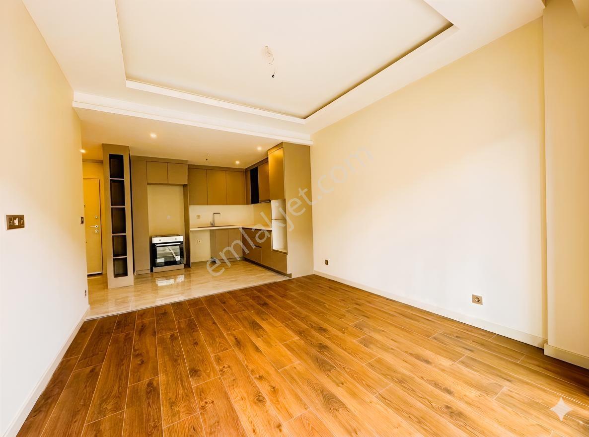Eşyalı 1+1 Kendi Bahçesi Var / Lüks Sitede / Çıplaklı - Görsel 32