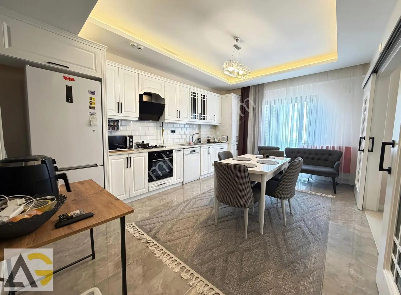 Auradan Mezitli Akdeniz Mah. Eşyalı Satılık 2+1 Daire