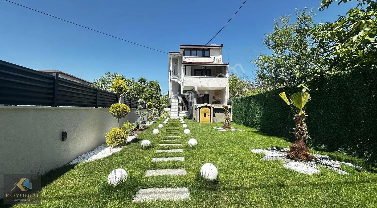 ^koyuncu Gyrm^den Yeniçiftlik'te 3 Ayrı Daire Şeklinde Müstakil