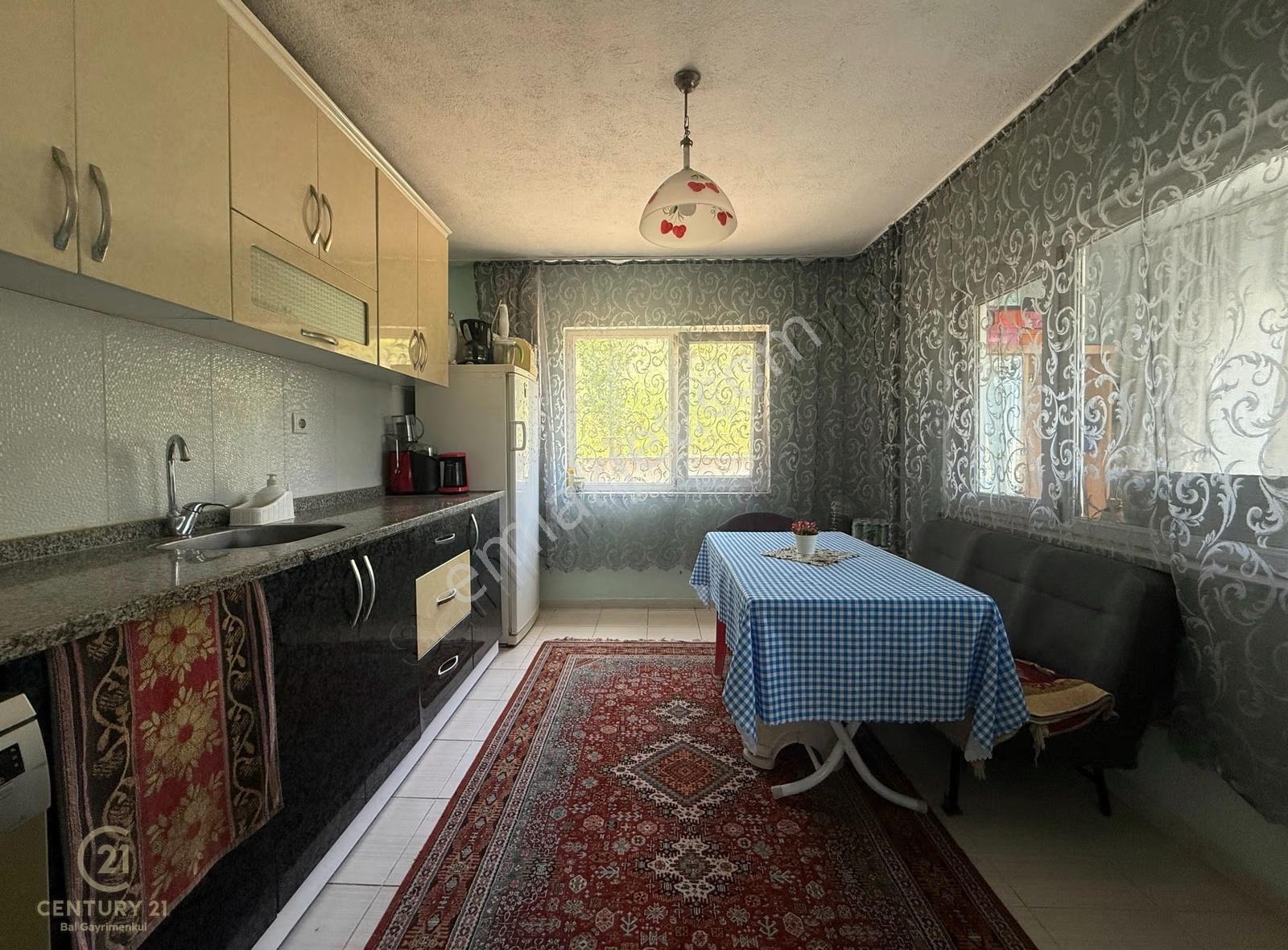 Dışbudak Köyünde 3 Dönüm Arsa Üzerinde İki Katlı Köy Evi - Görsel 5