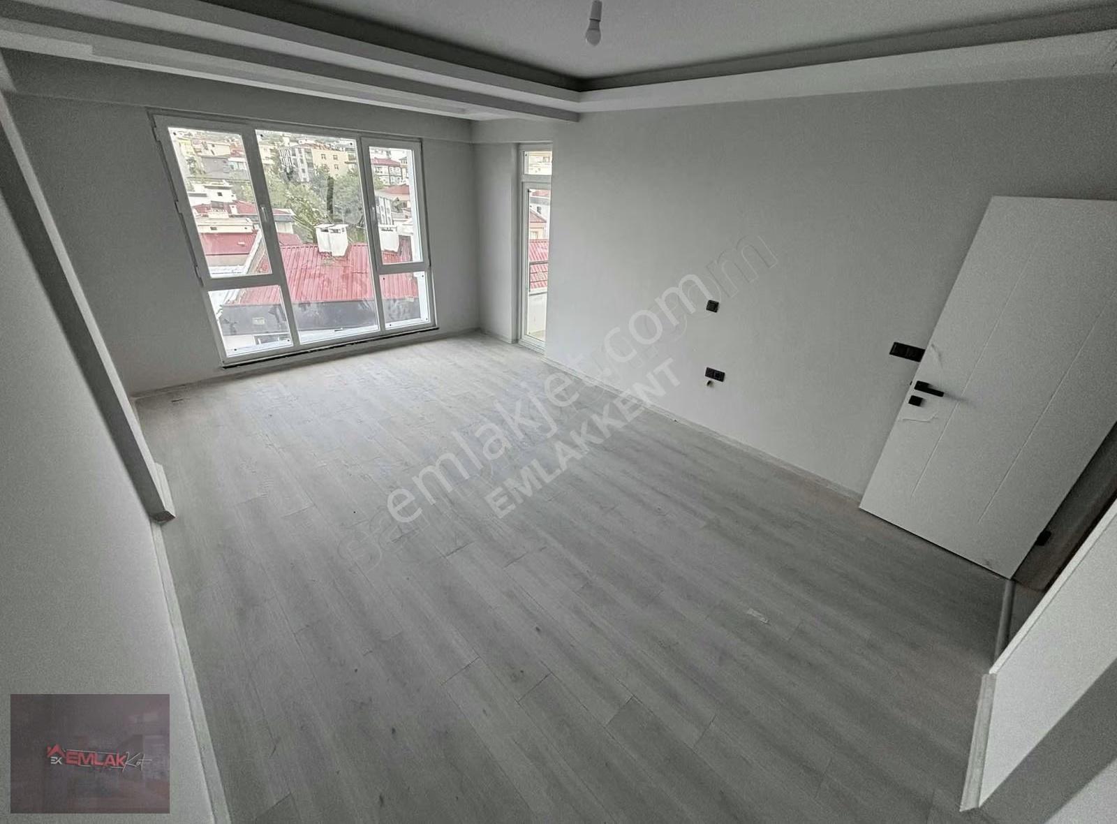 Emlakkent'den Satılık İskanlı Lüks 2+1 Daire